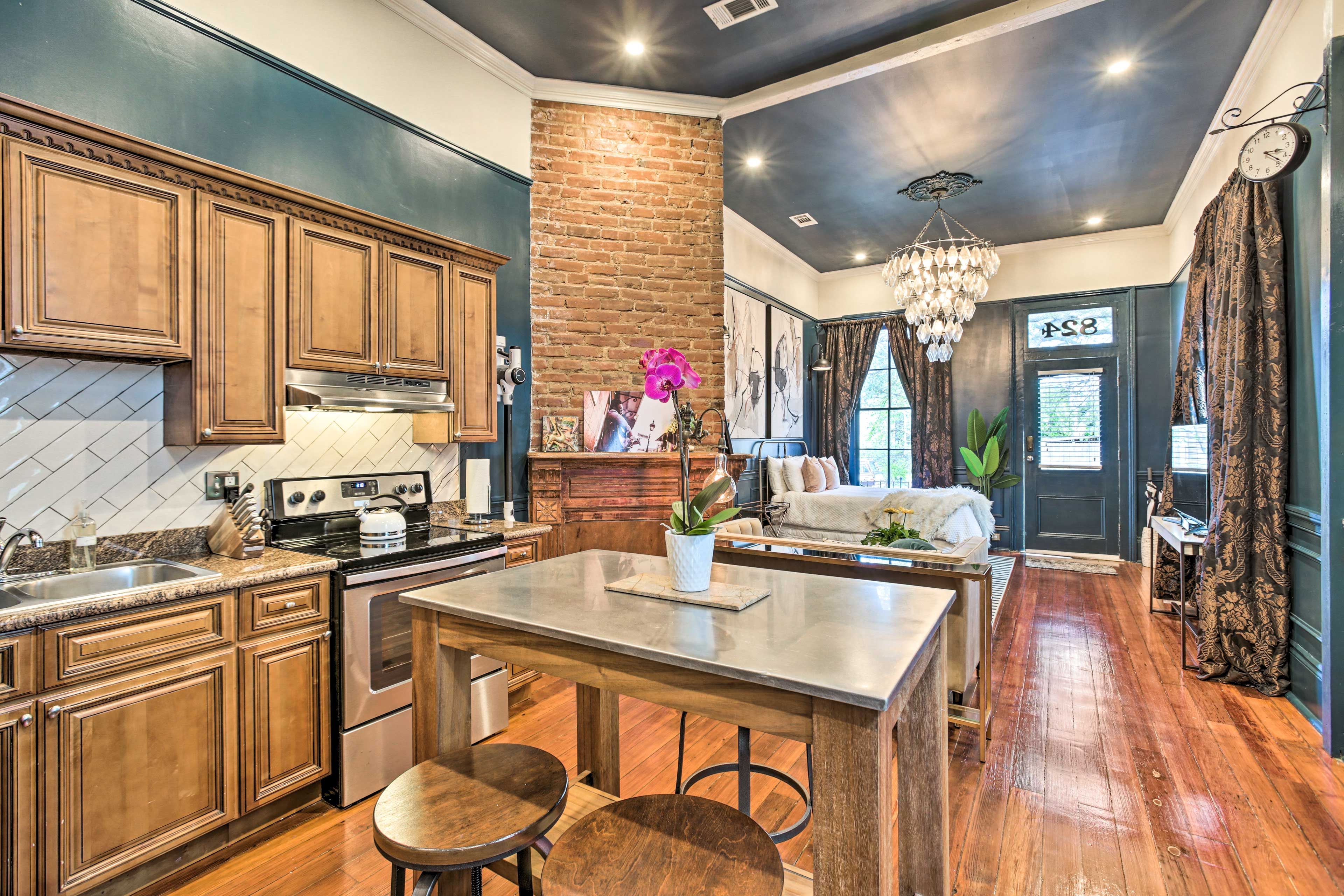 Dining Area | Dishware/Flatware