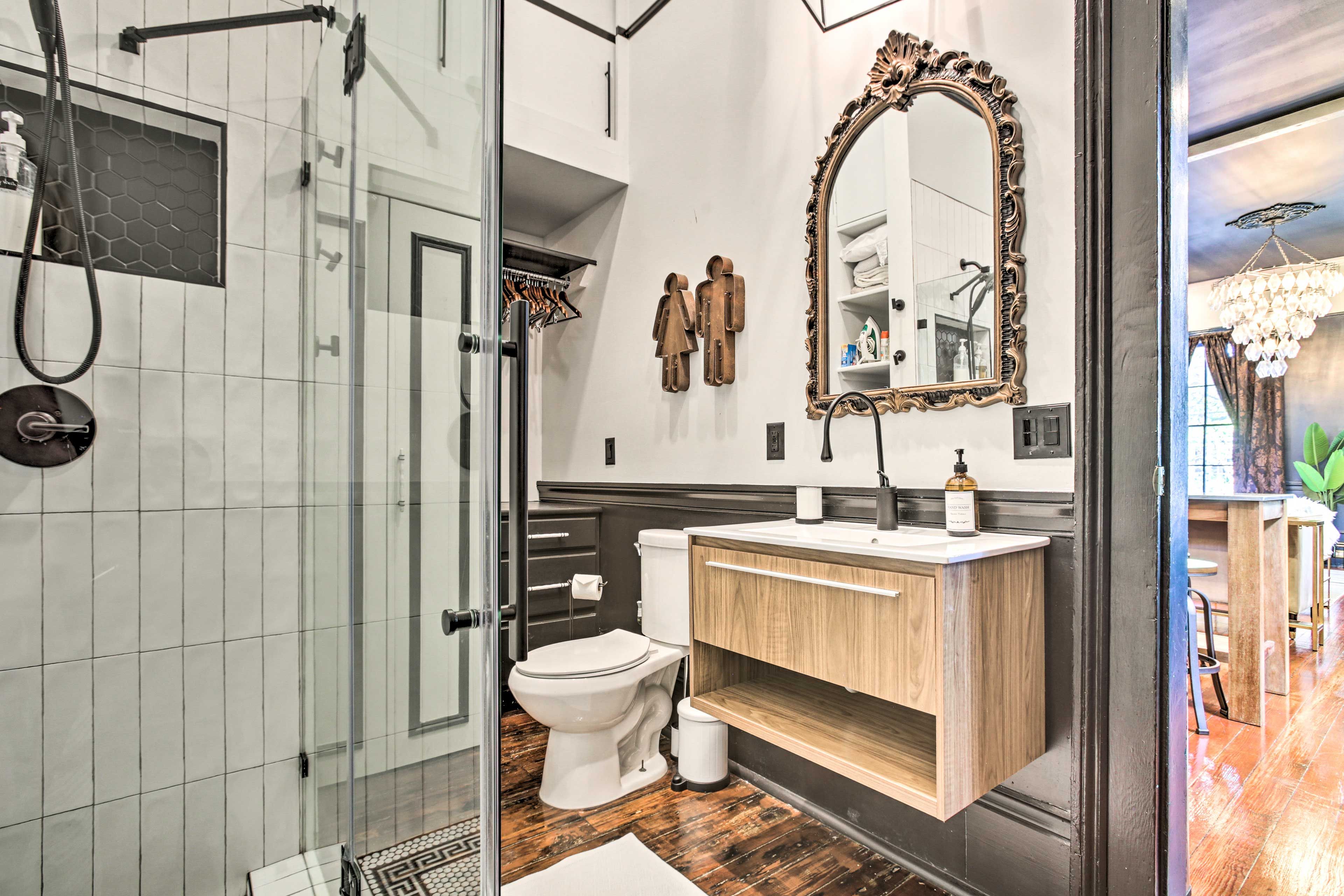 Full Bathroom | Complimentary Toiletries | Hair Dryer