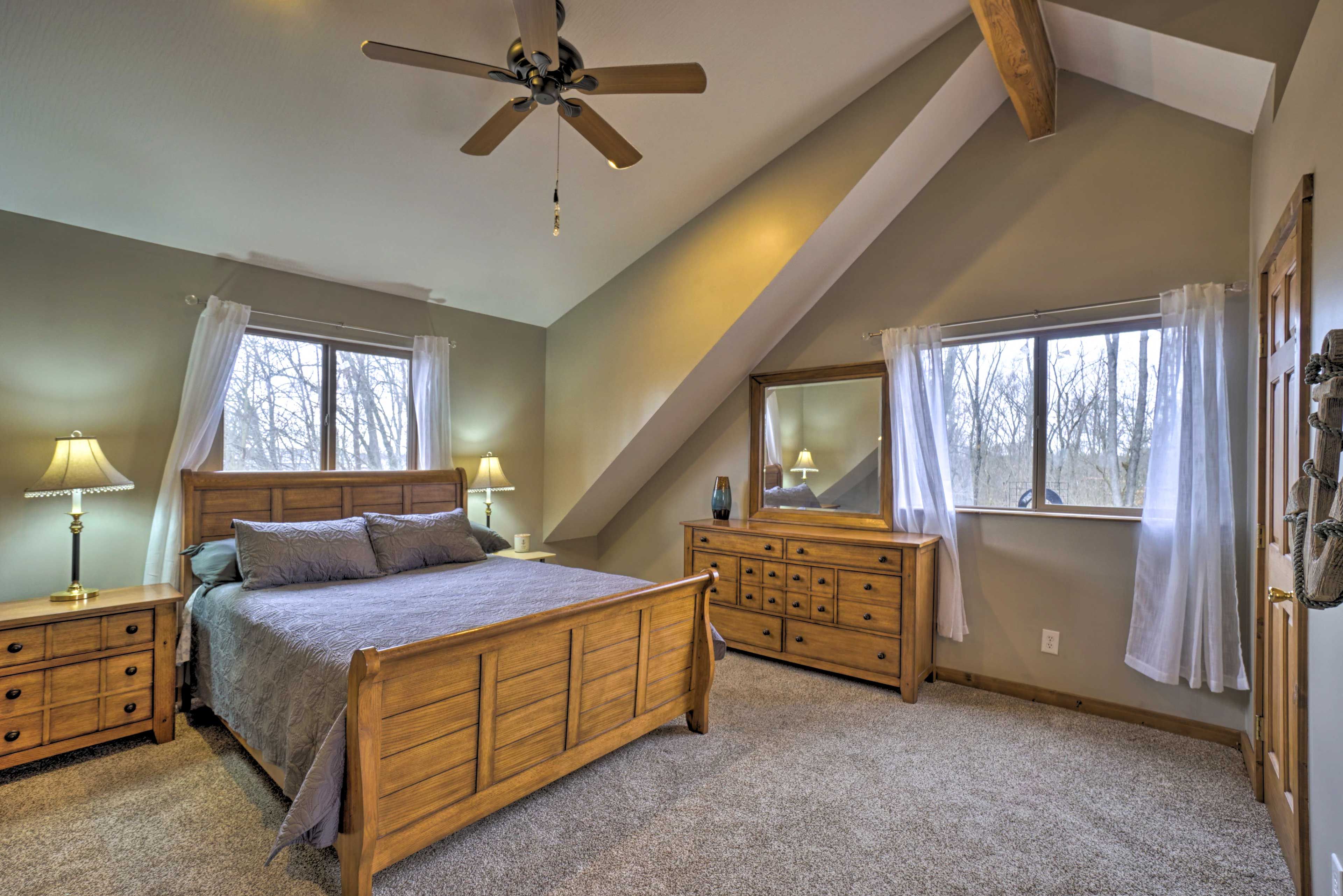 Bedroom 1 | Queen Bed