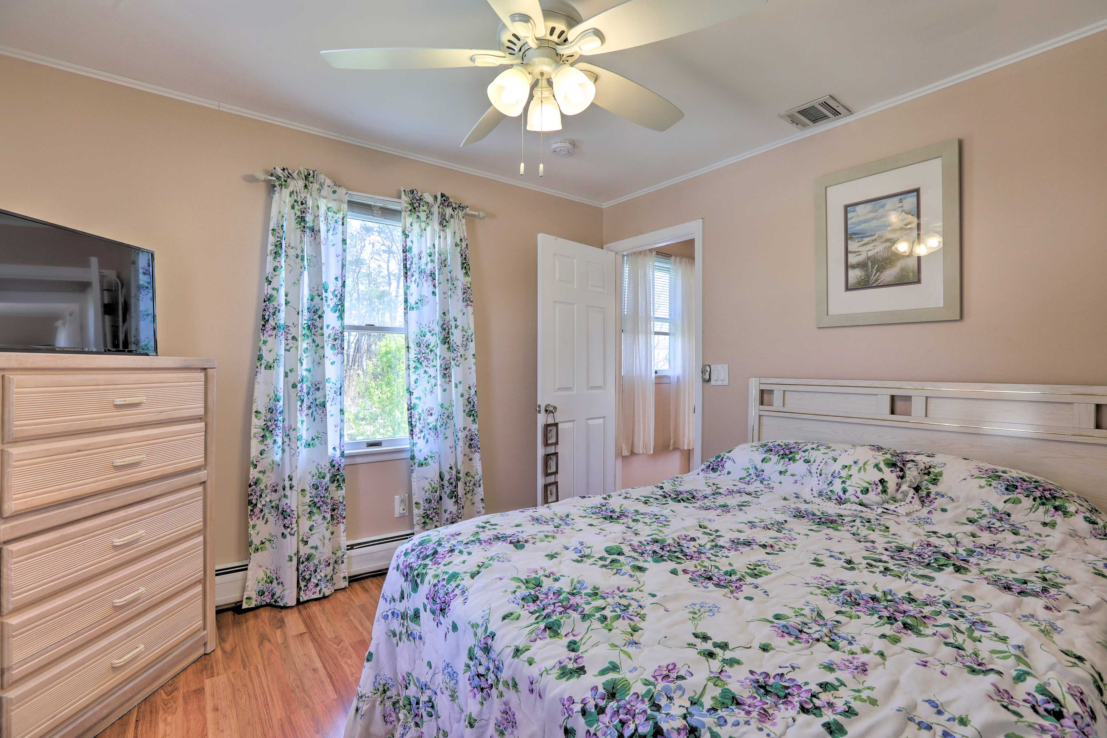 Bedroom 1 | Queen Bed | 2nd Floor