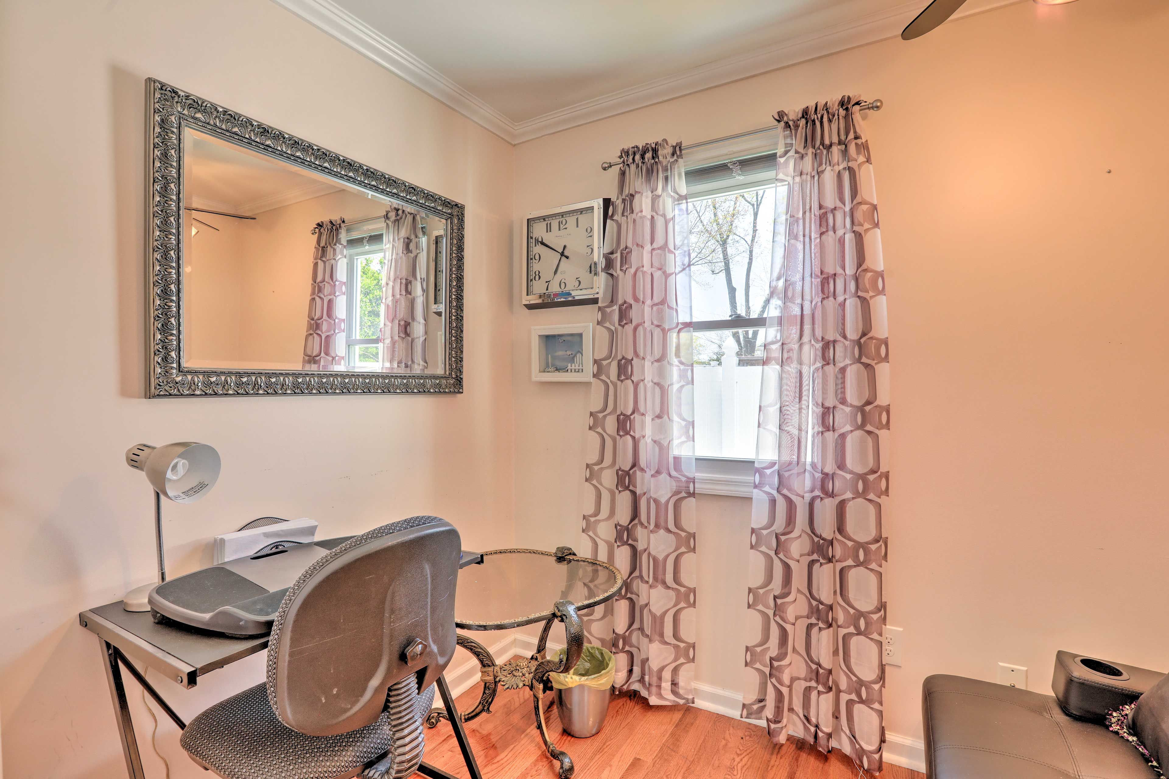 Bedroom 3 (Office)