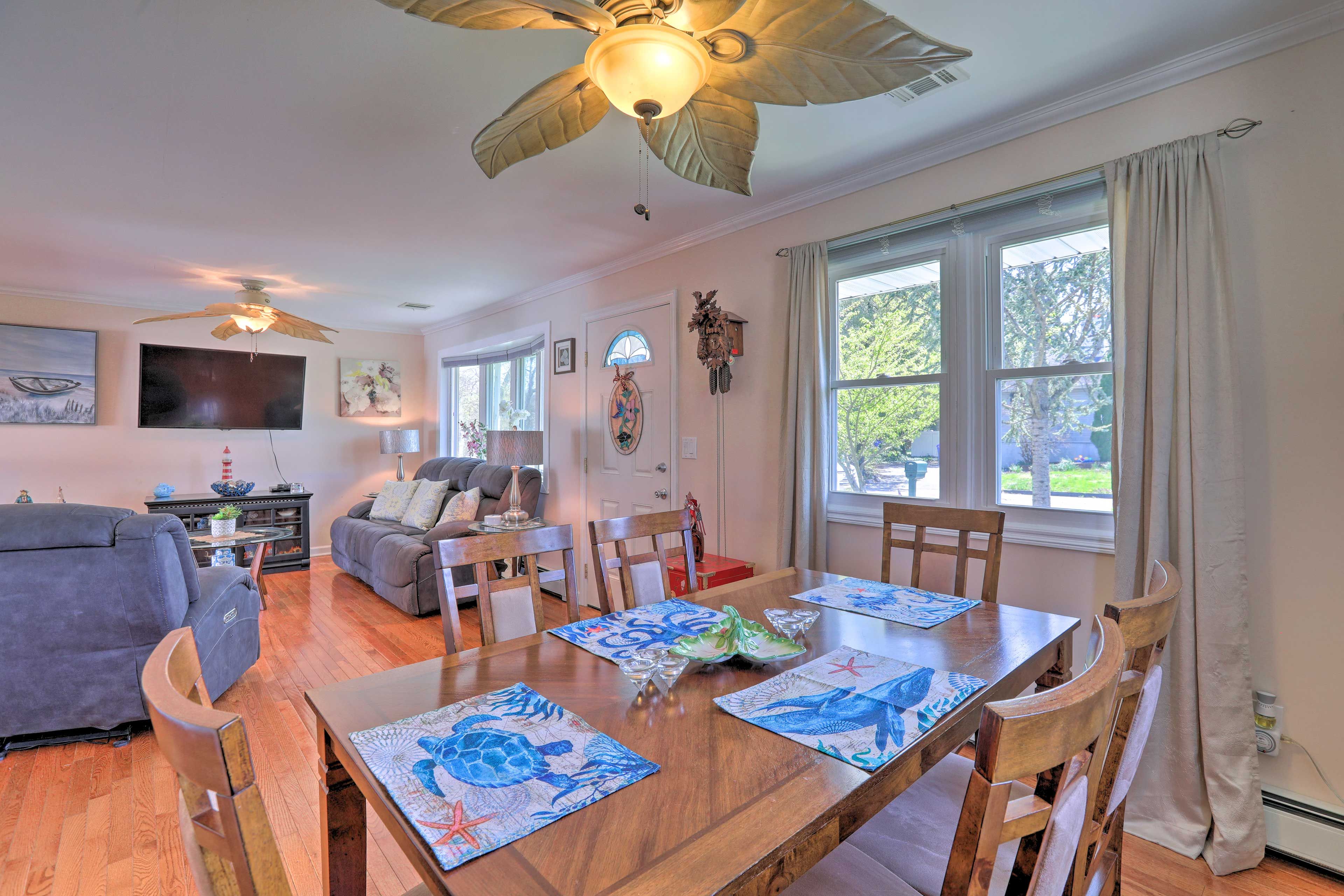 Dining Area | Dishware/Flatware