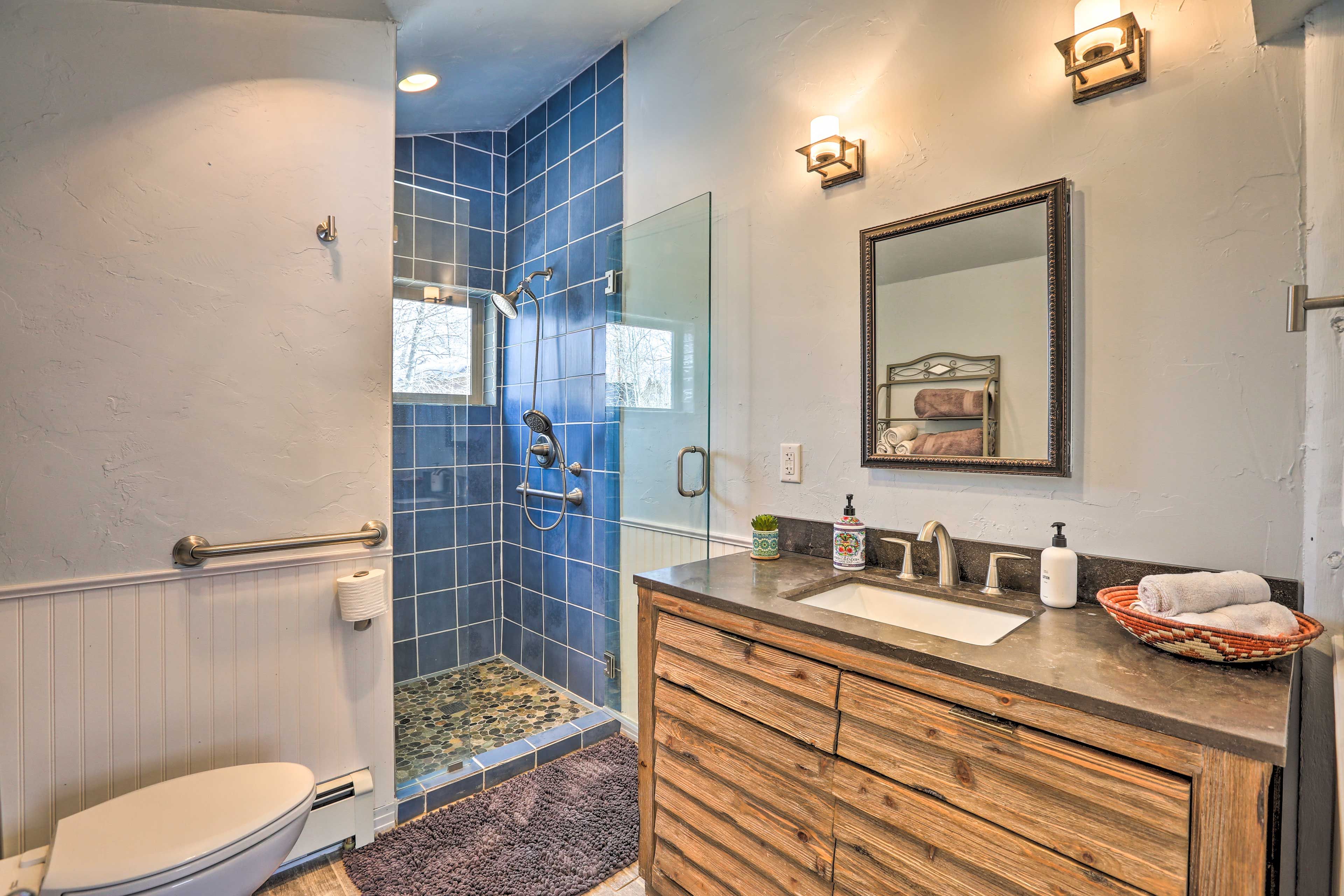 Full Bathroom | 1st Floor