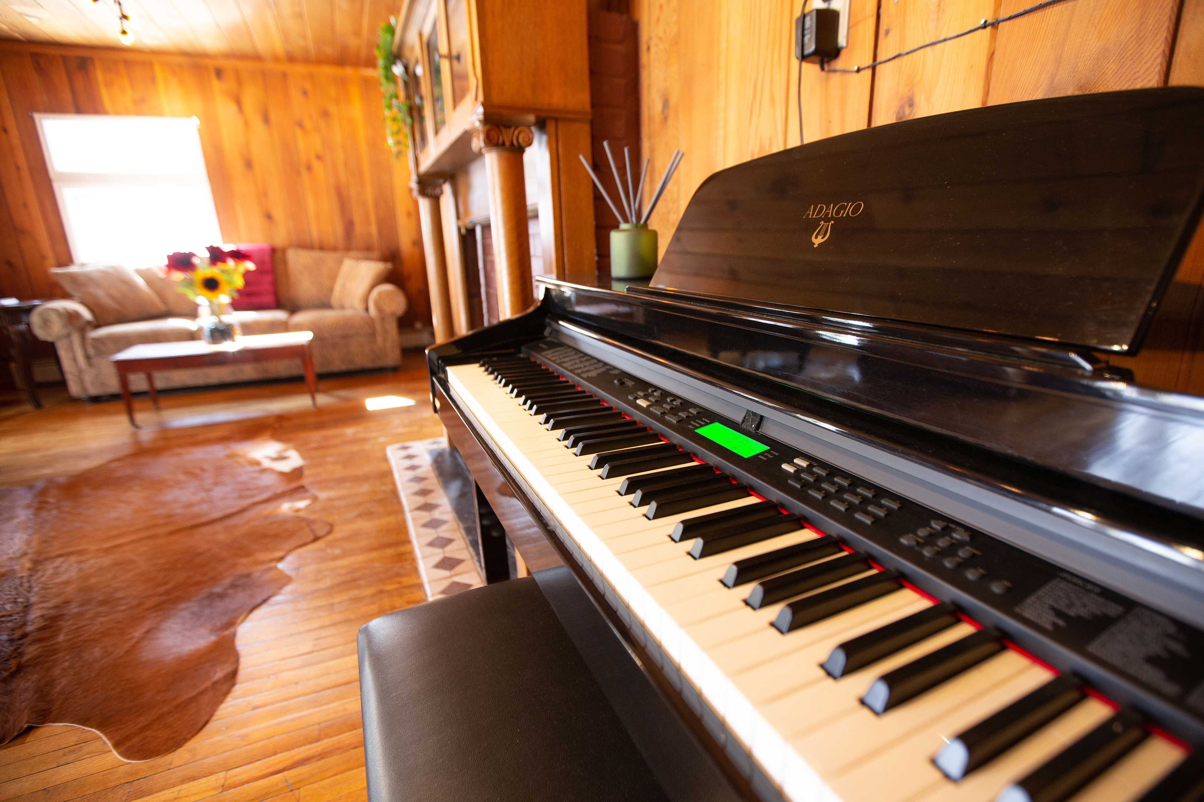Den | Synthesizer Piano