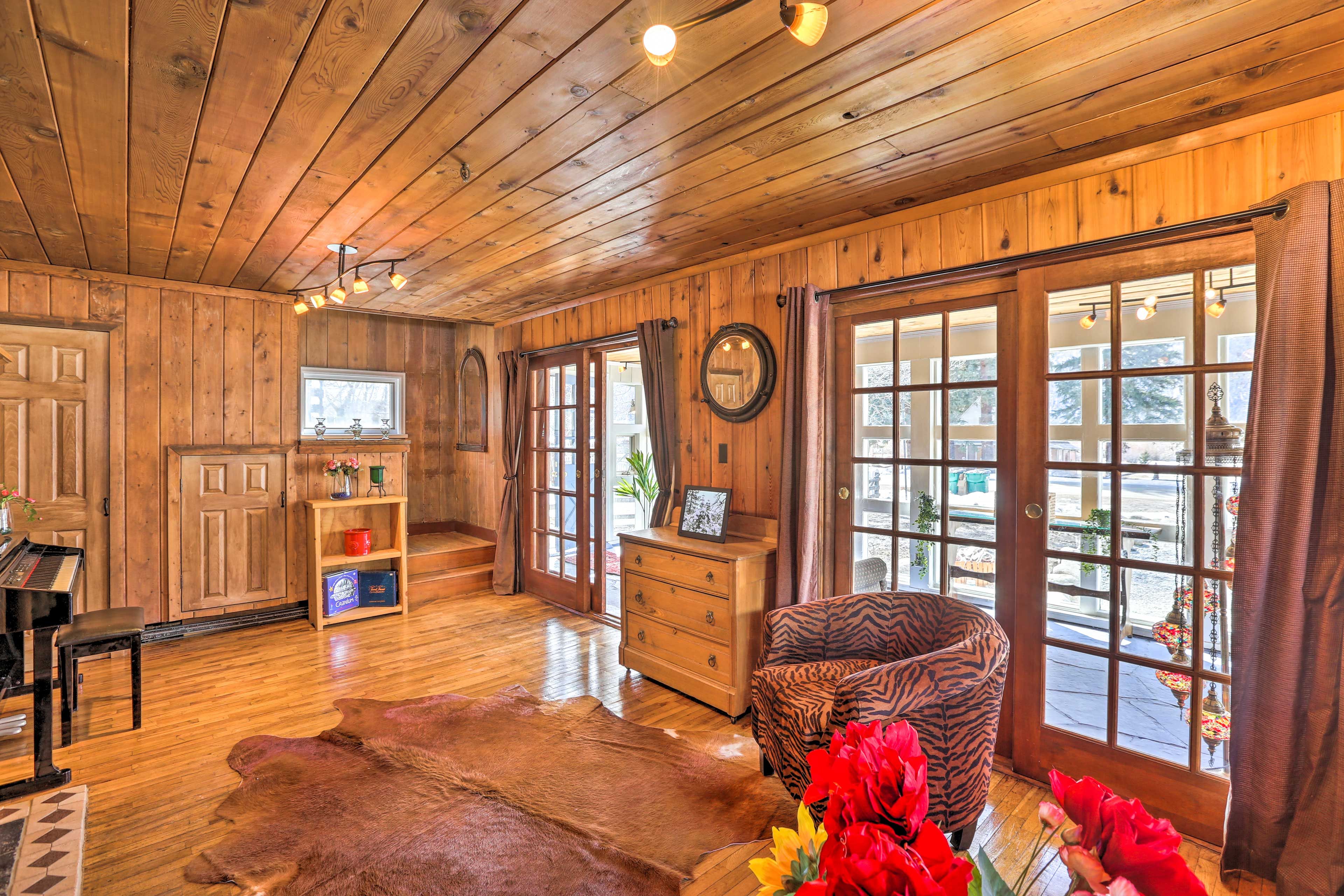 Den | Access to Sunroom
