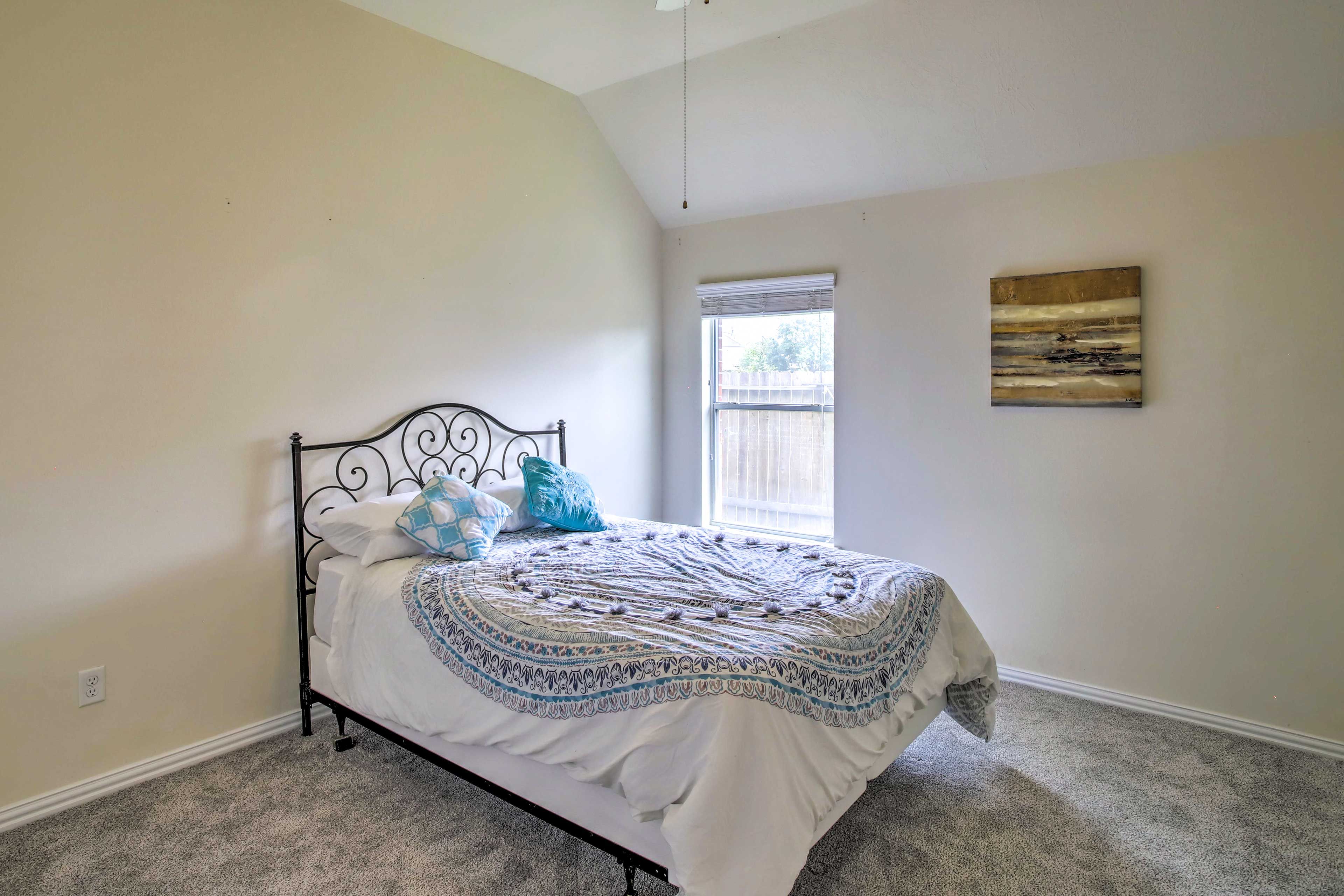 Bedroom 2 | Queen Bed