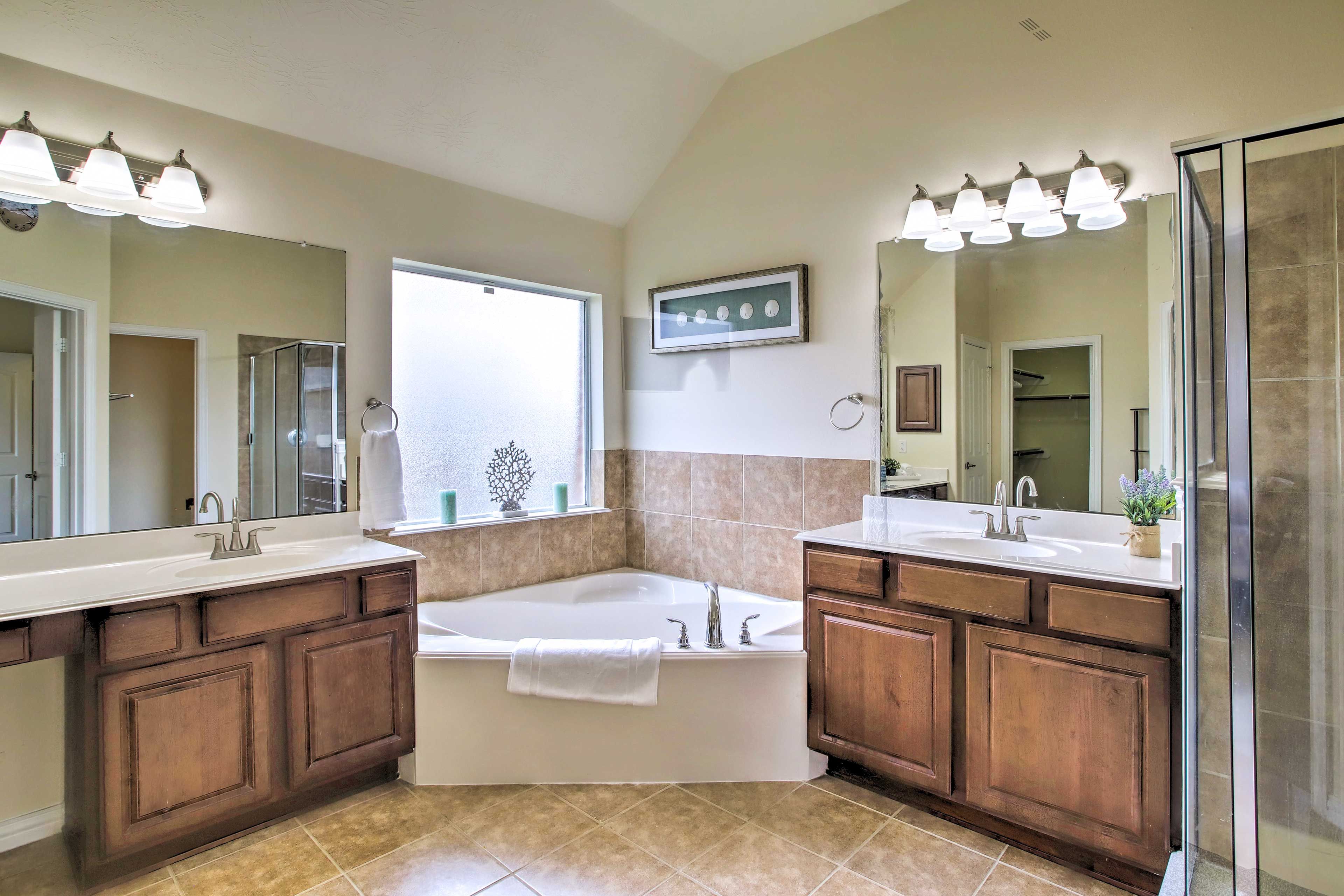 Full Bathroom | Jetted Tub