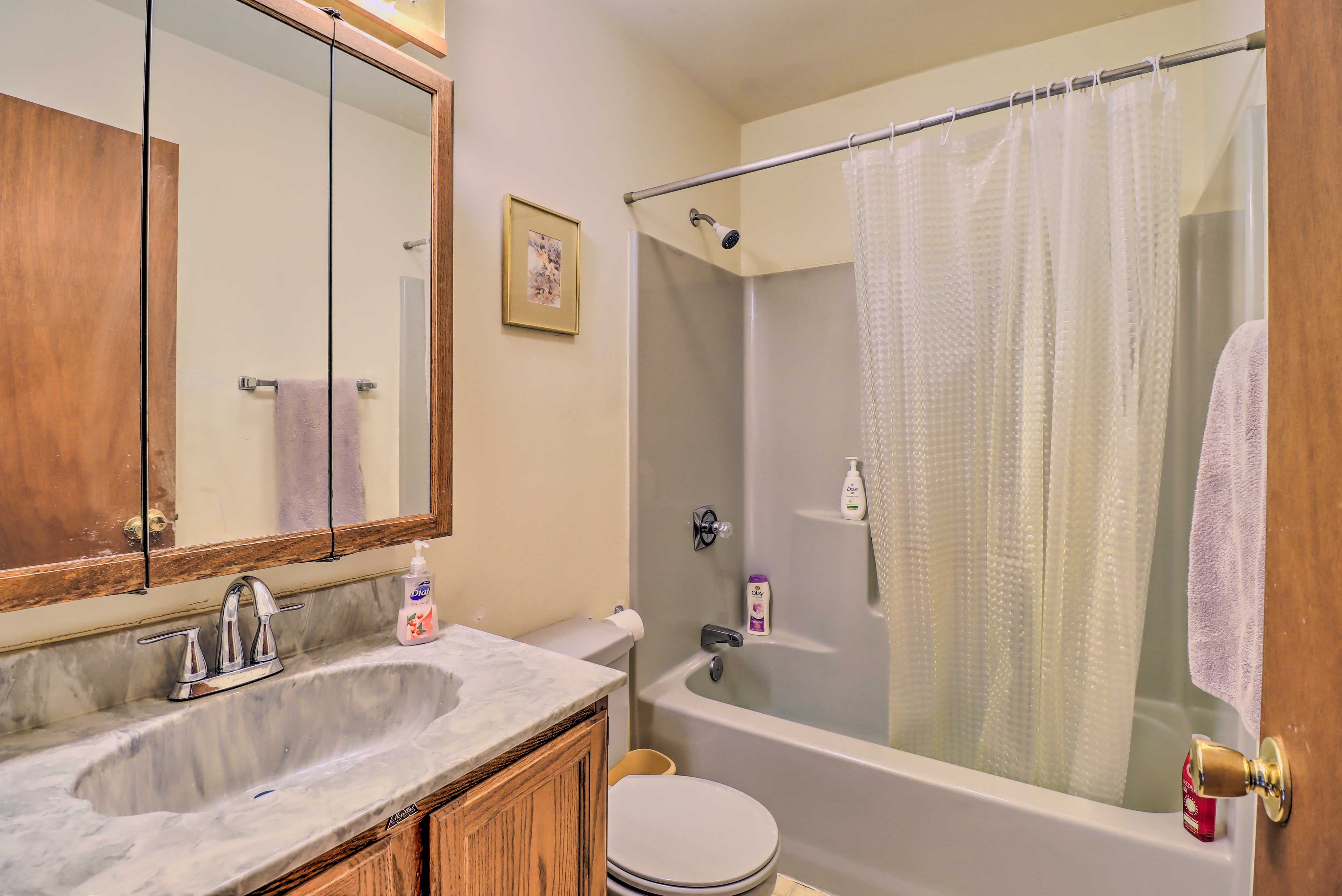 Full Bathroom | 2nd Floor