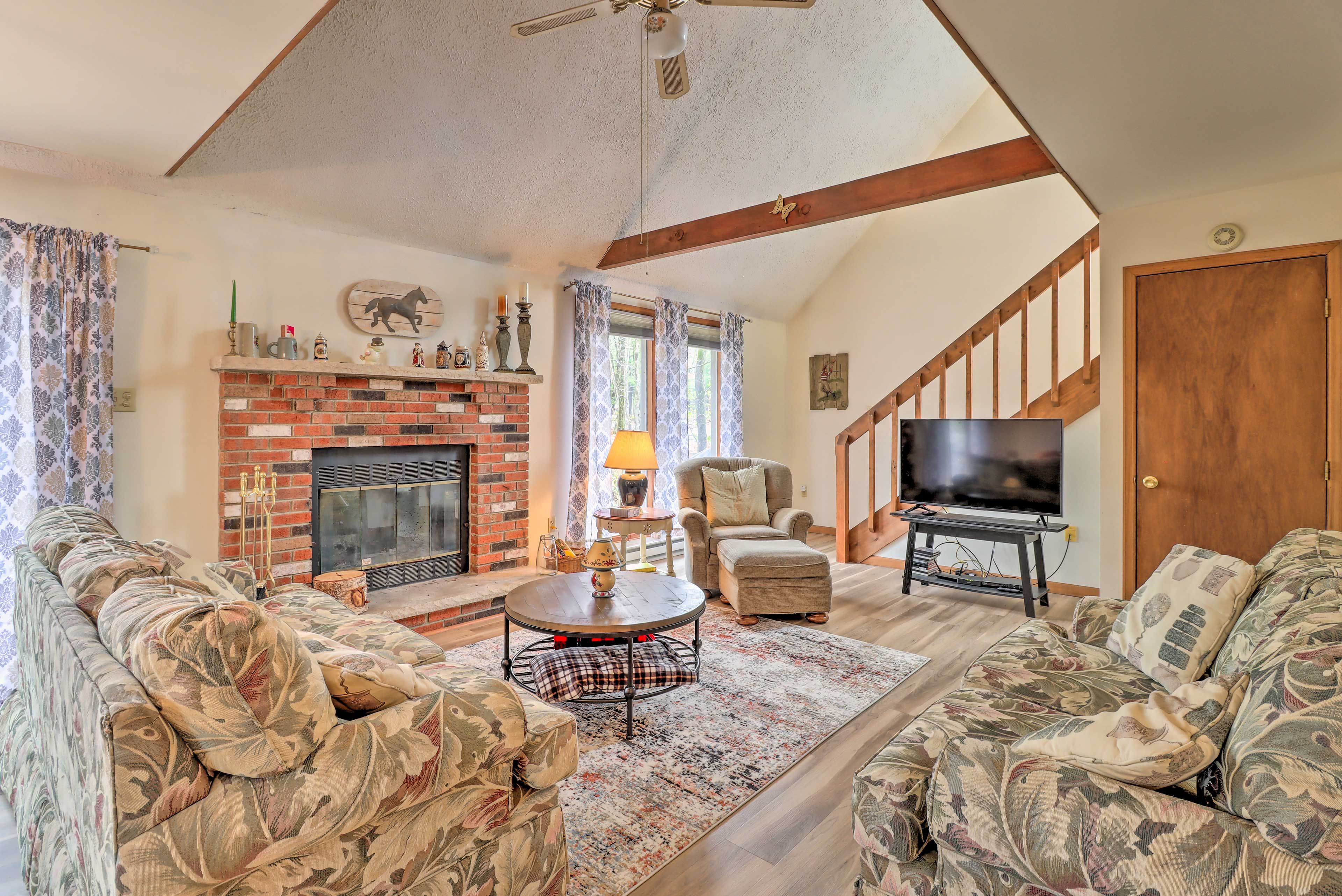 Living Room | 1st Floor | Free WiFi