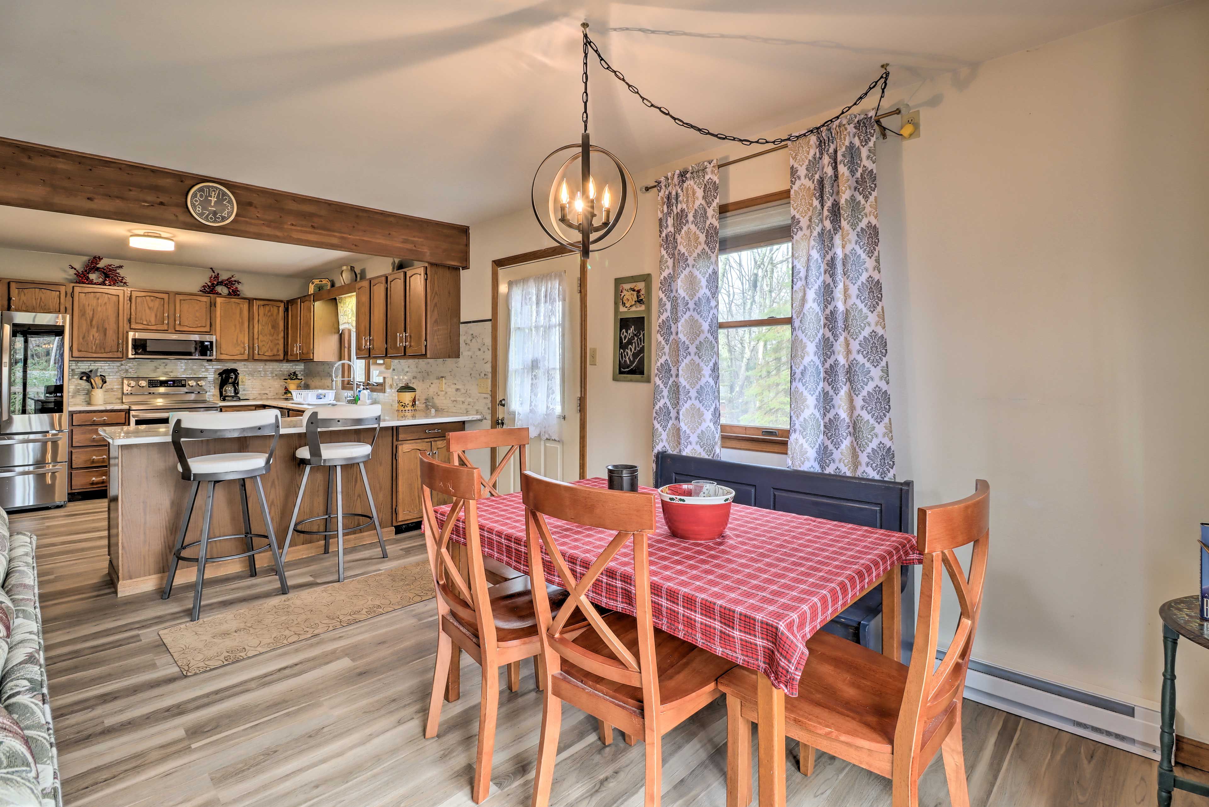 Dining Area | 1st Floor | 2-Story Home