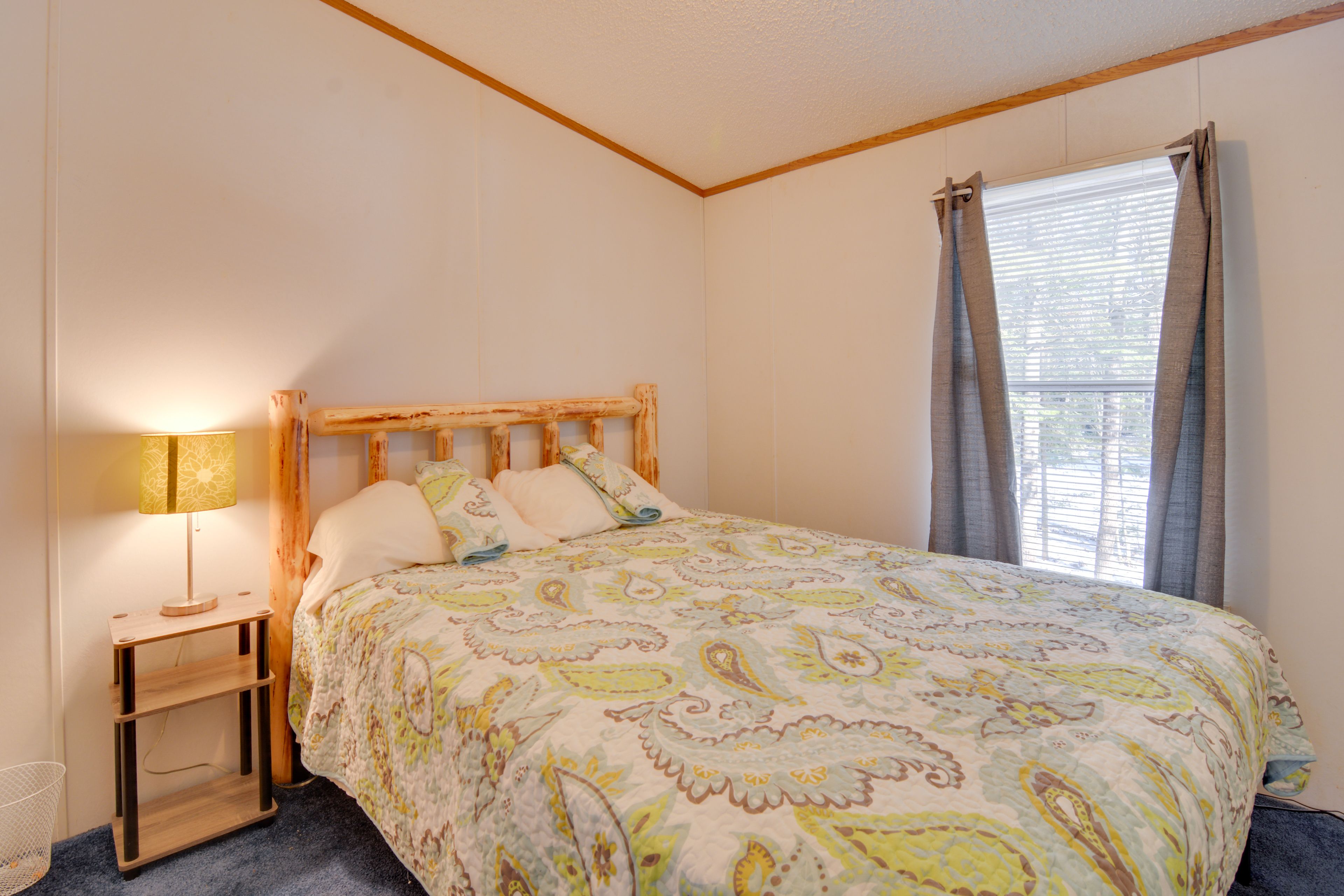 Bedroom 2 | Queen Bed