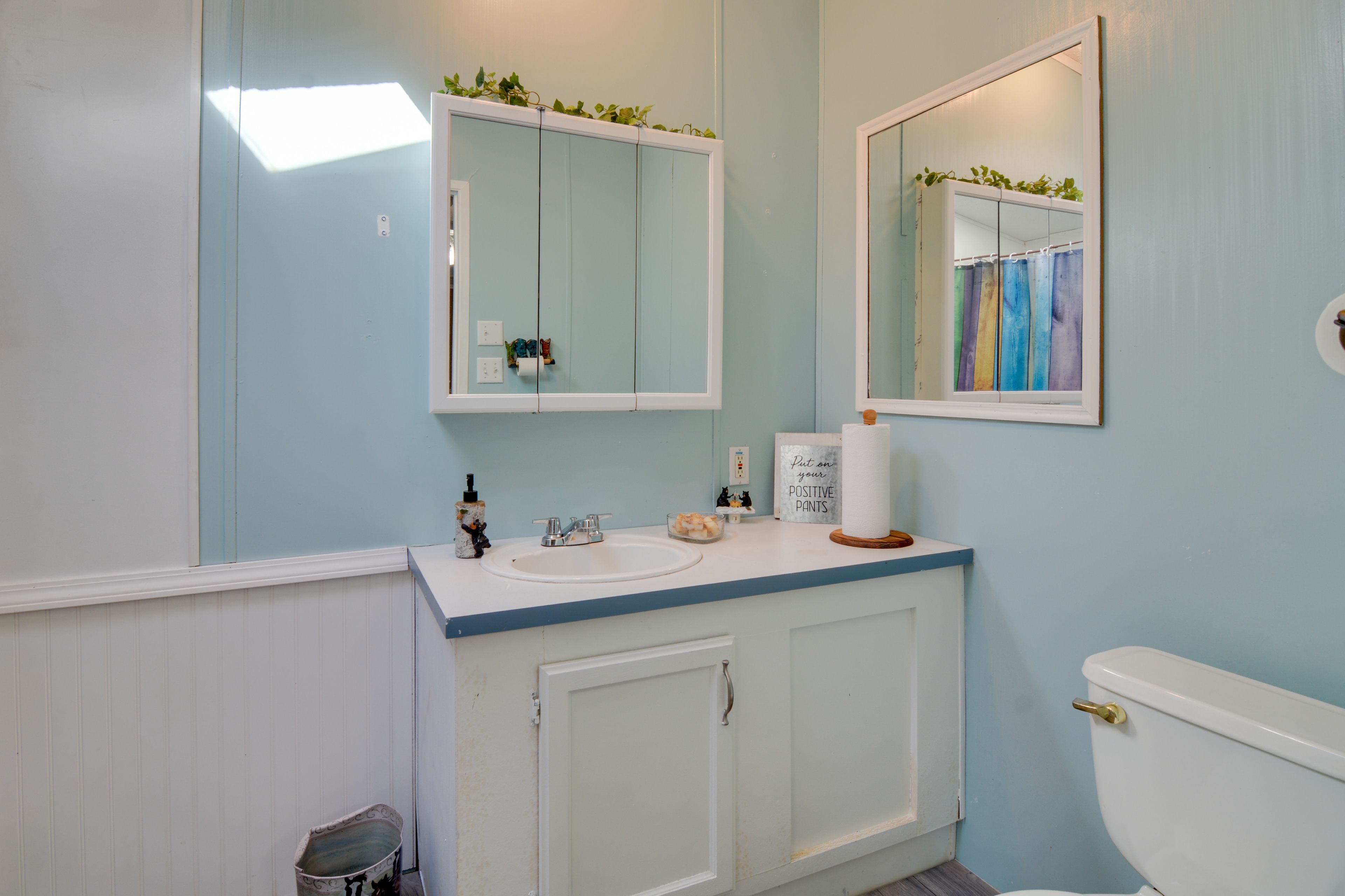 Full Bathroom | Towels Provided