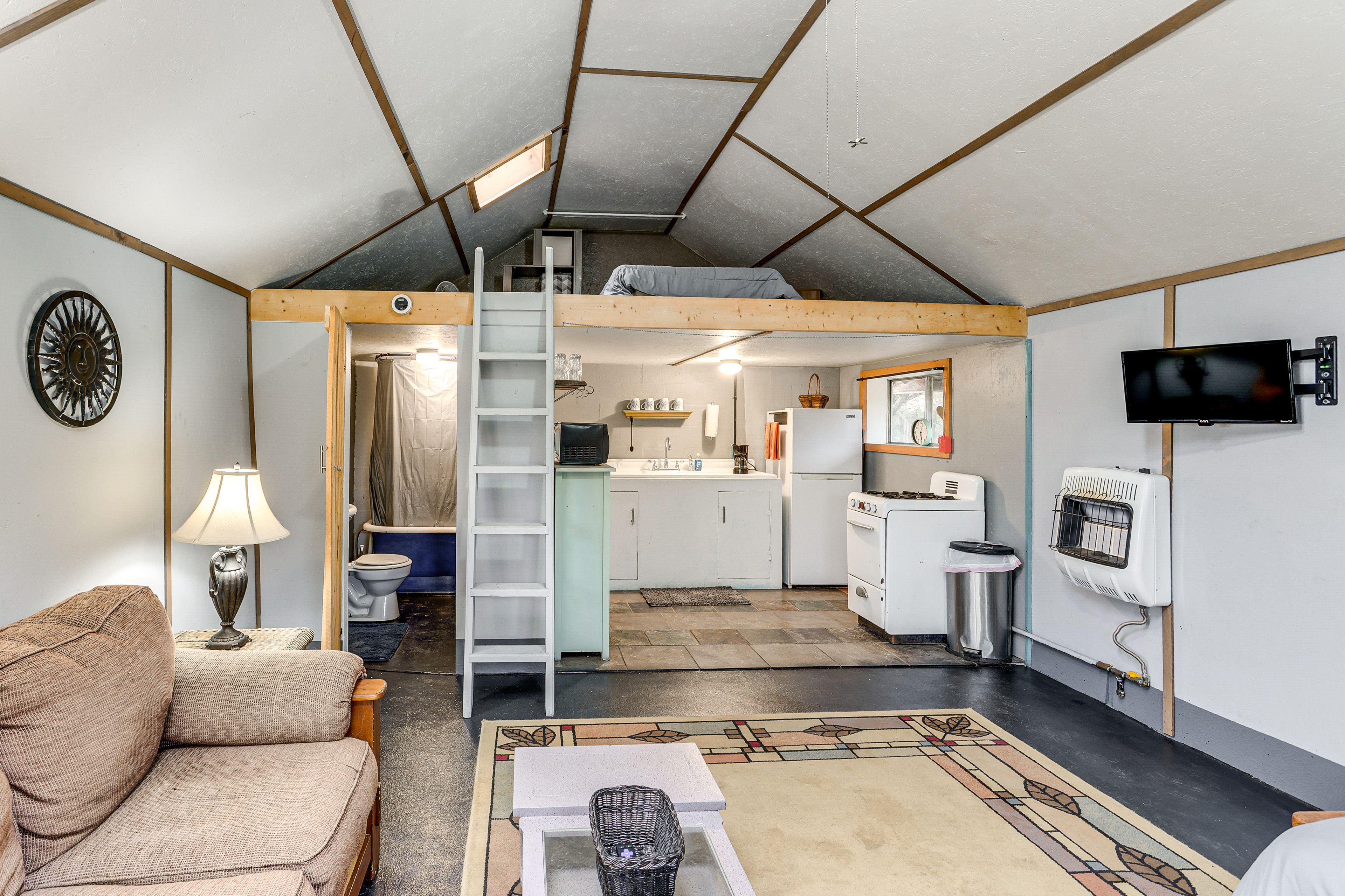 Studio | Full Bed | Linens Provided | Free WiFi