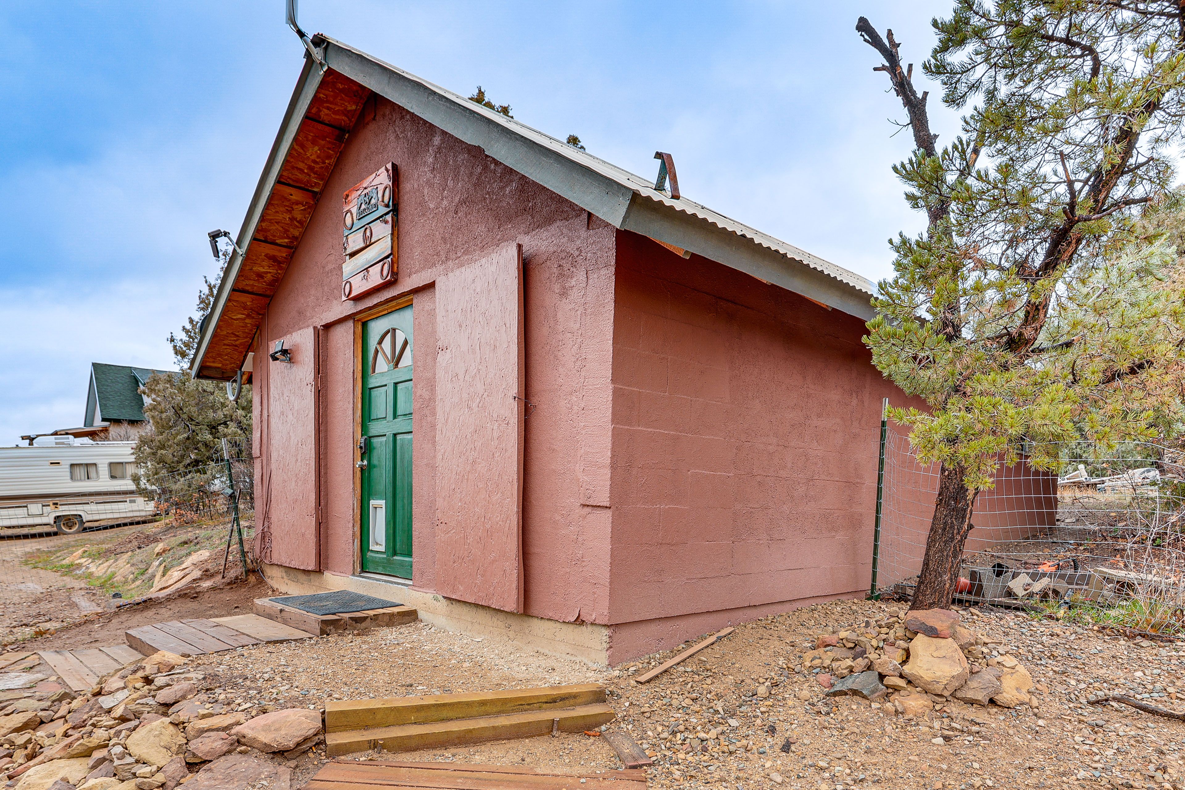 Exterior | Parking | Driveway (3 Vehicles) | RV Parking Allowed