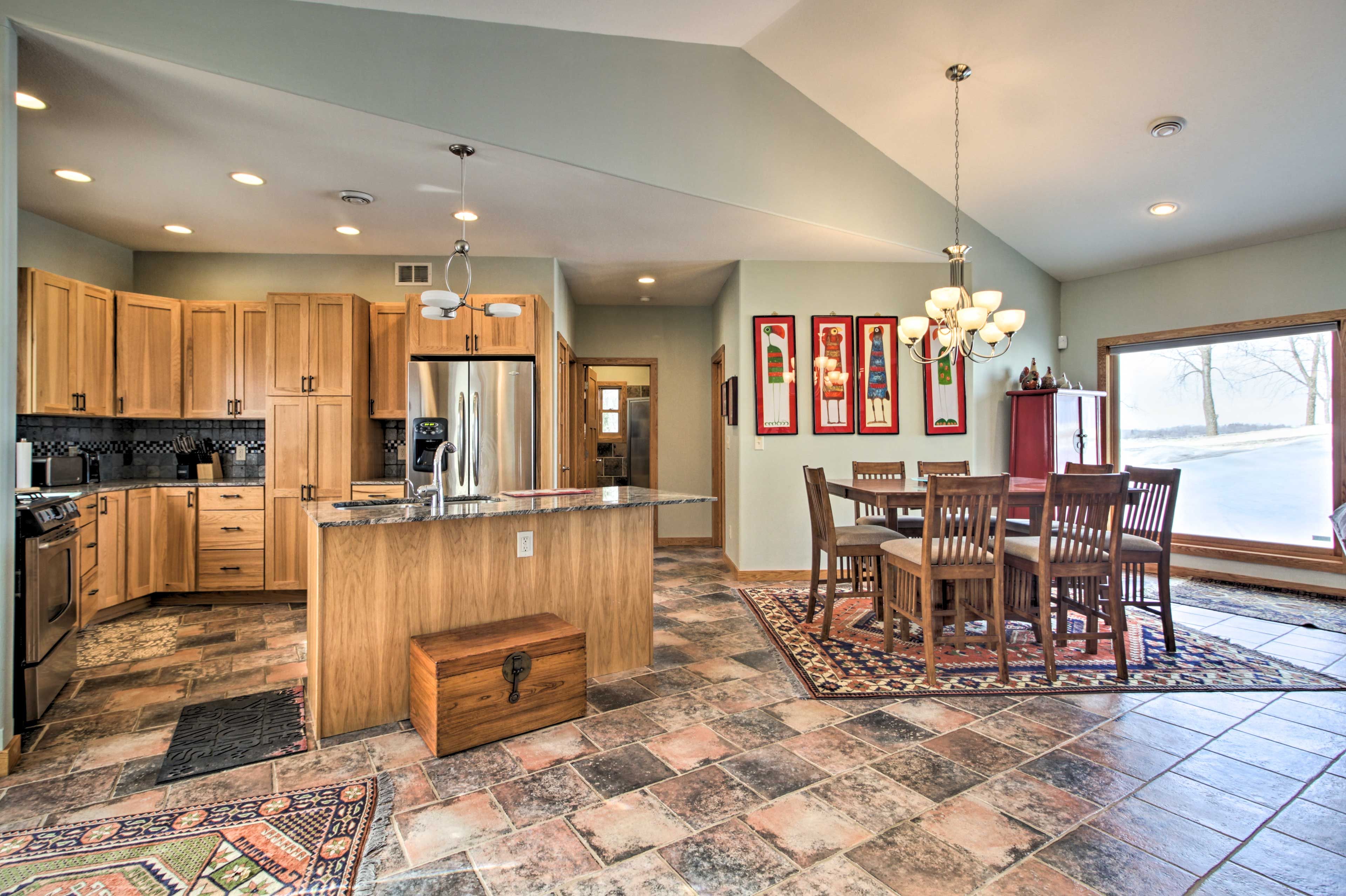 Dining Area | Kitchen