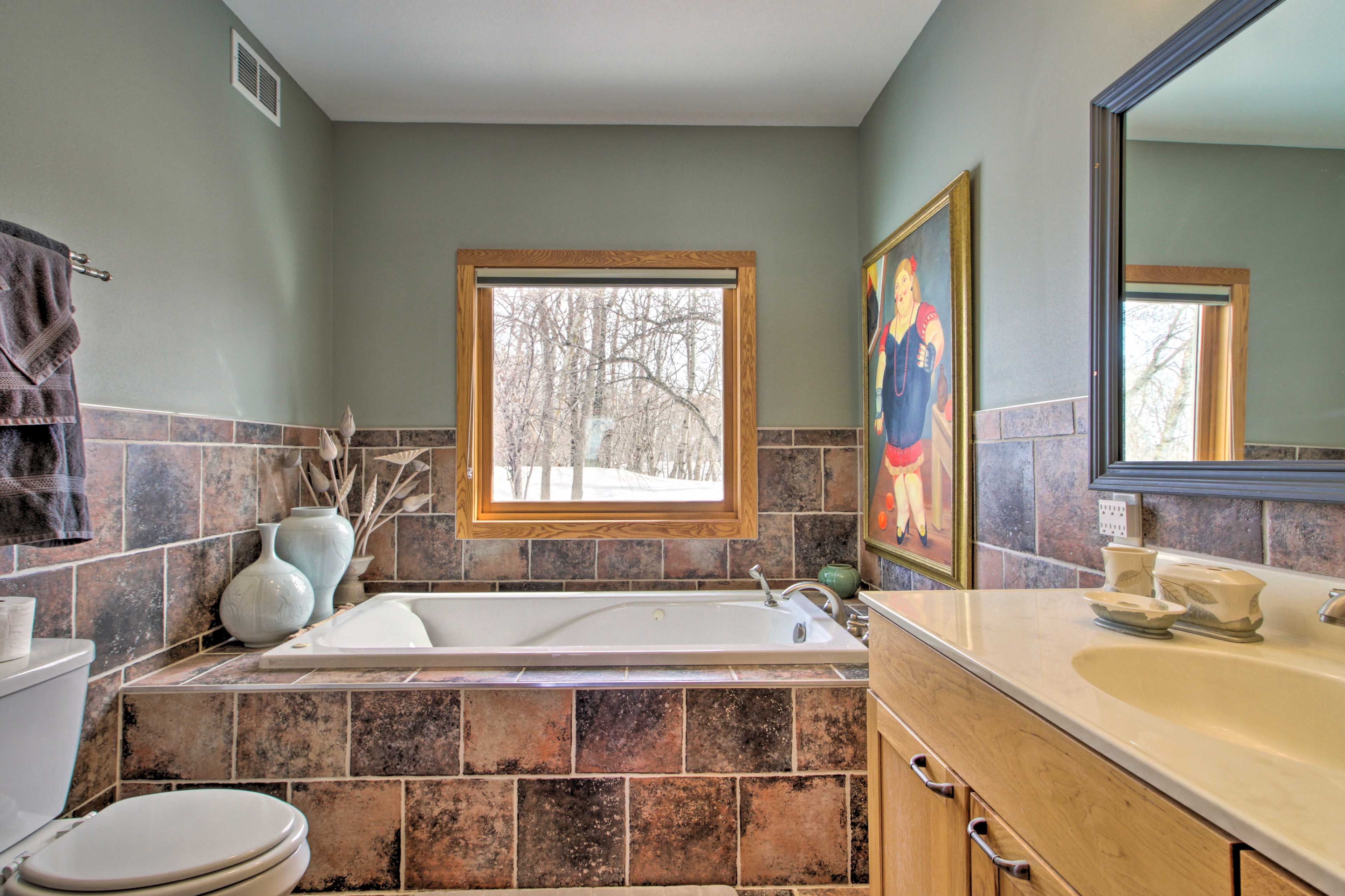Full Bathroom | Jetted Tub
