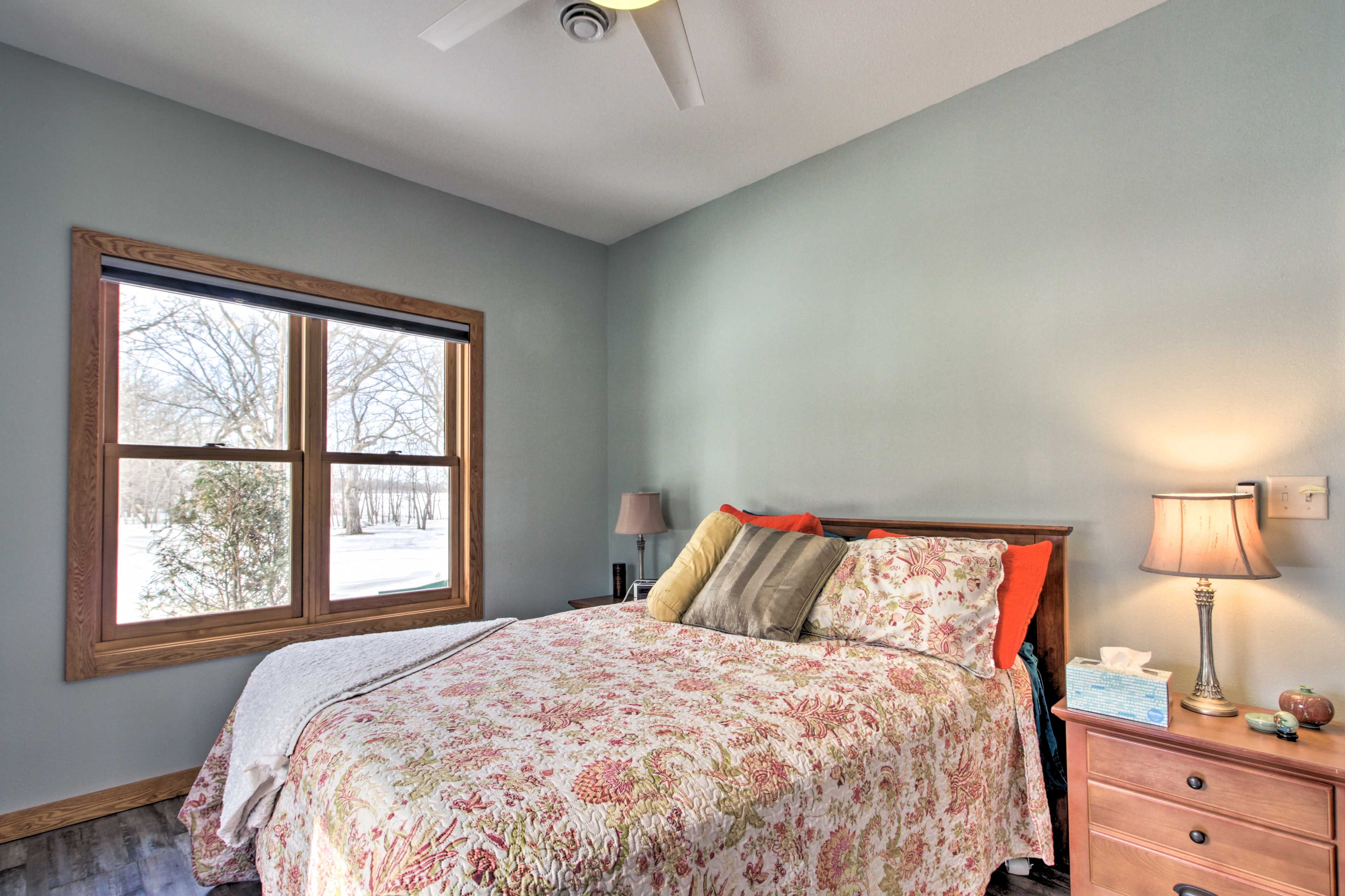 Bedroom 3 | Queen Bed