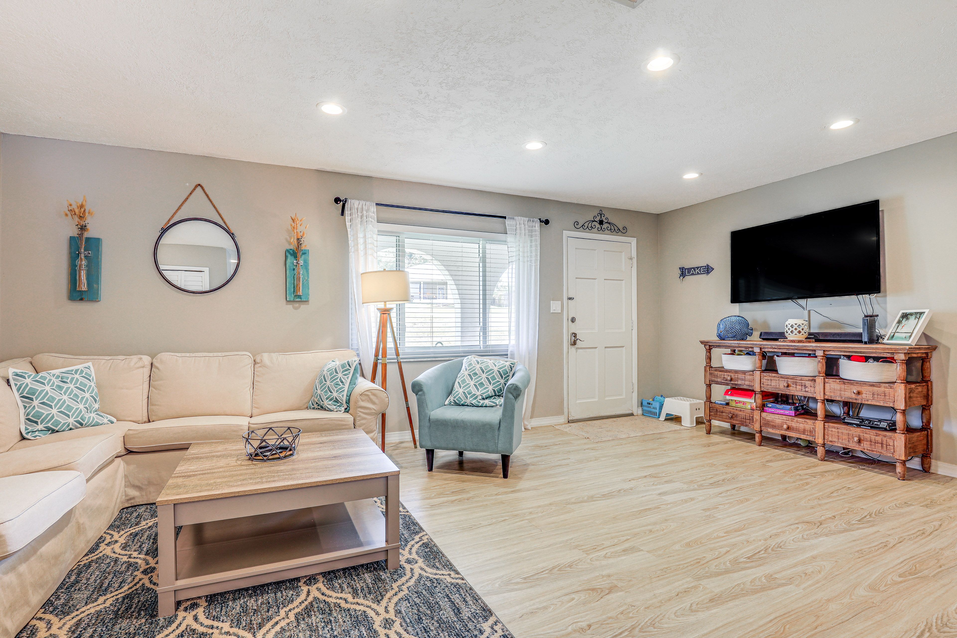 Living Room | Central A/C + Heating | Smart TV w/ Cable