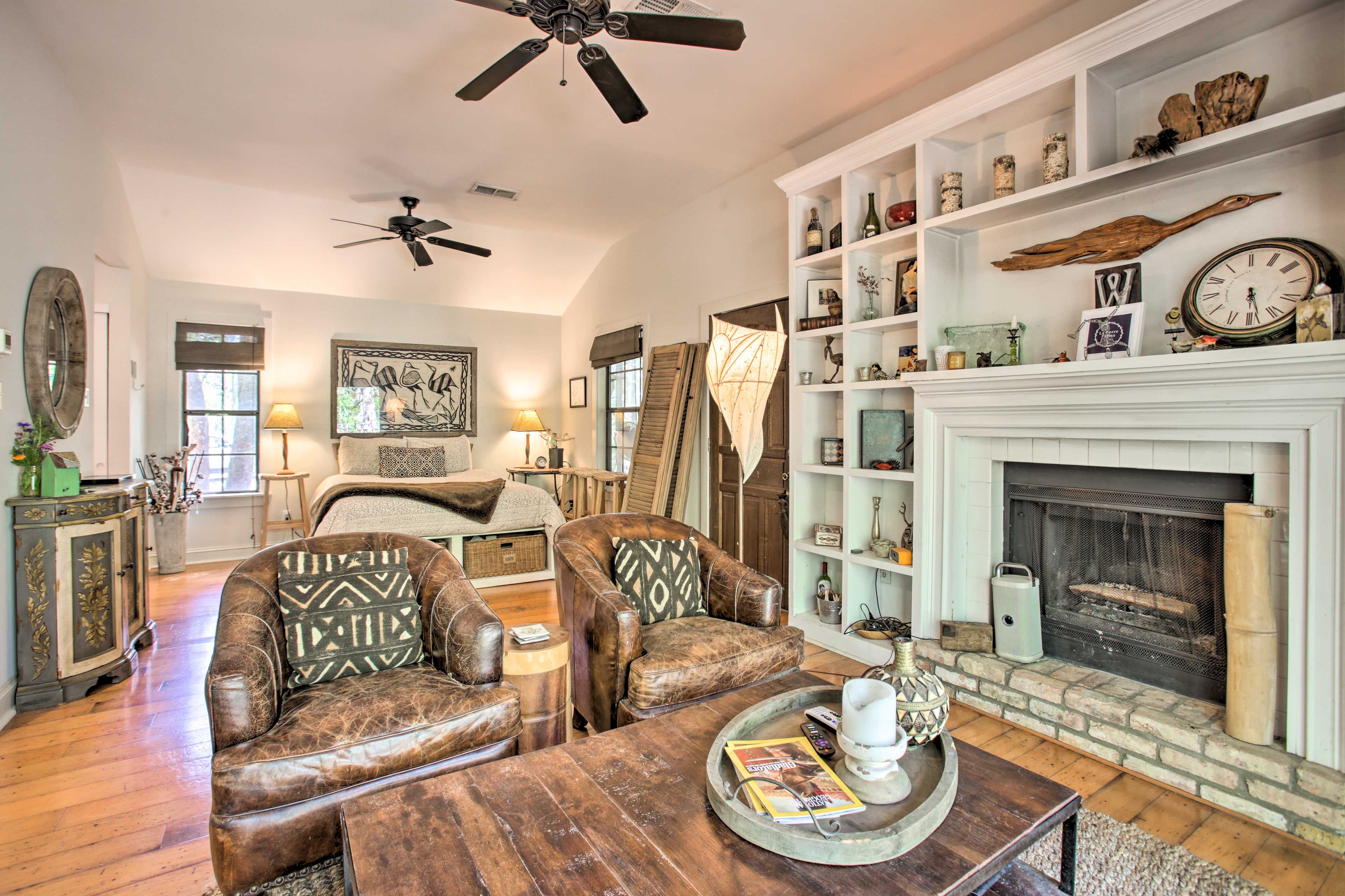 Living Area | Free WiFi