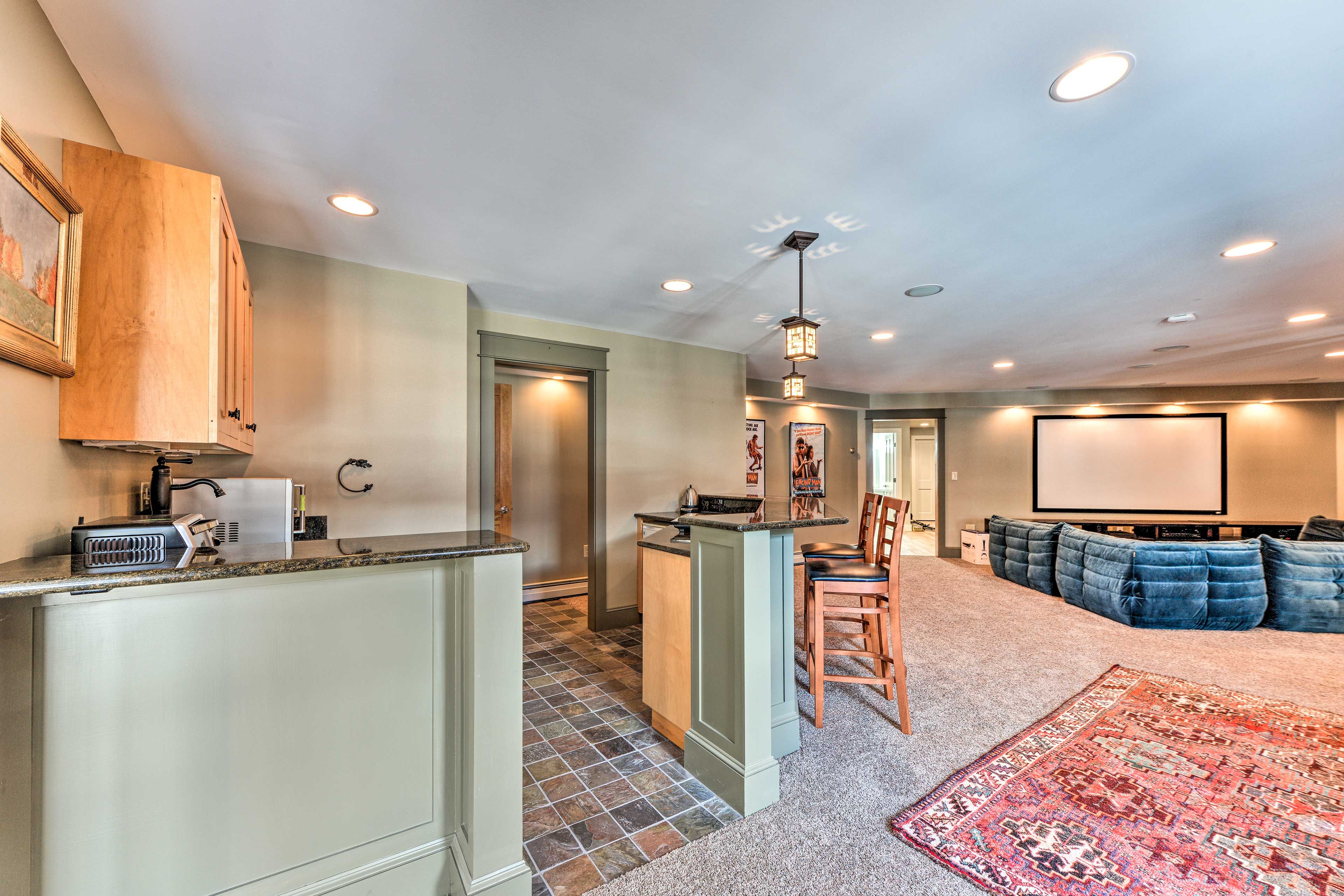 Kitchenette | Basement | Breakfast Bar | Microwave | Toaster Oven