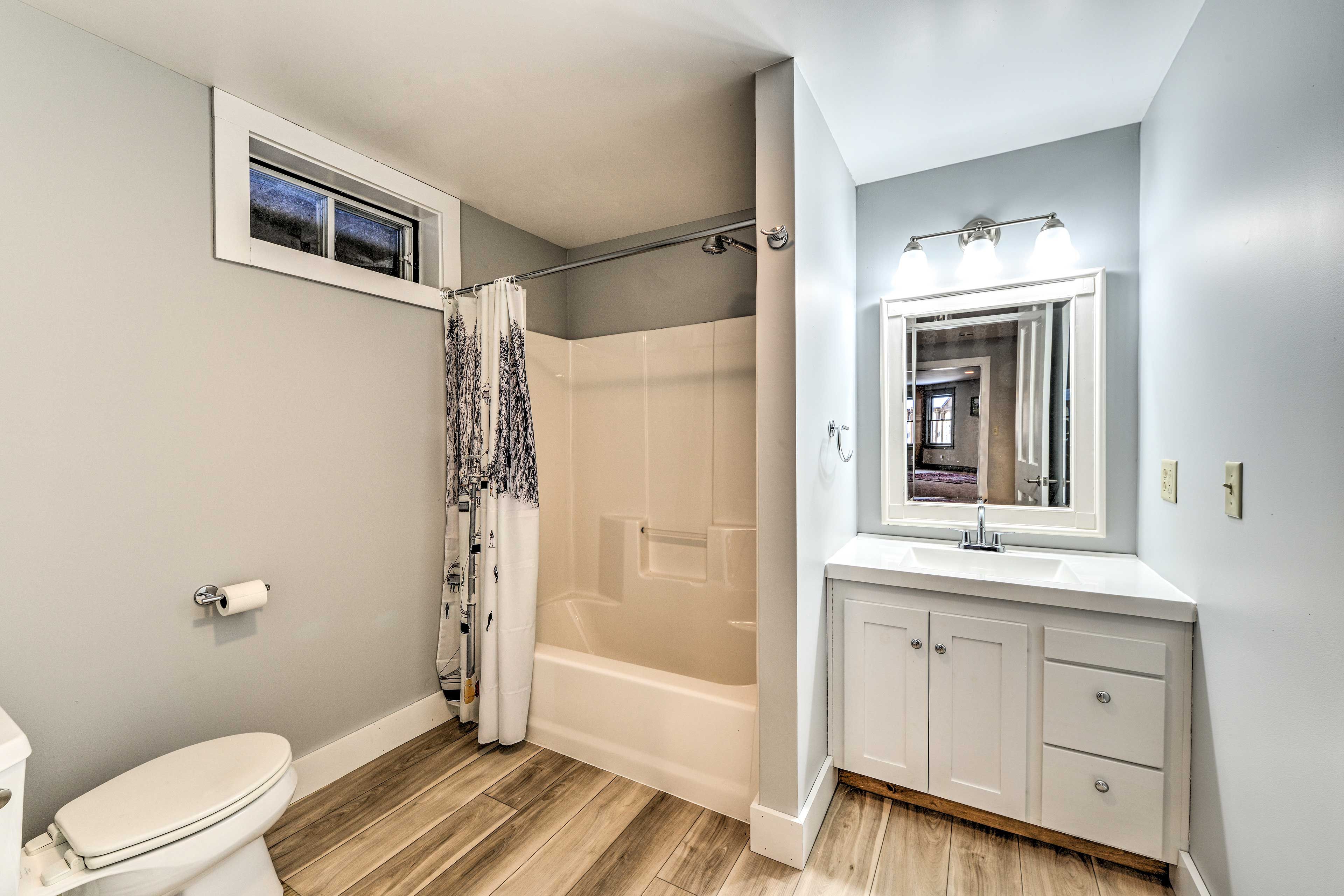 Full Bathroom | Basement | Shower/Tub Combo