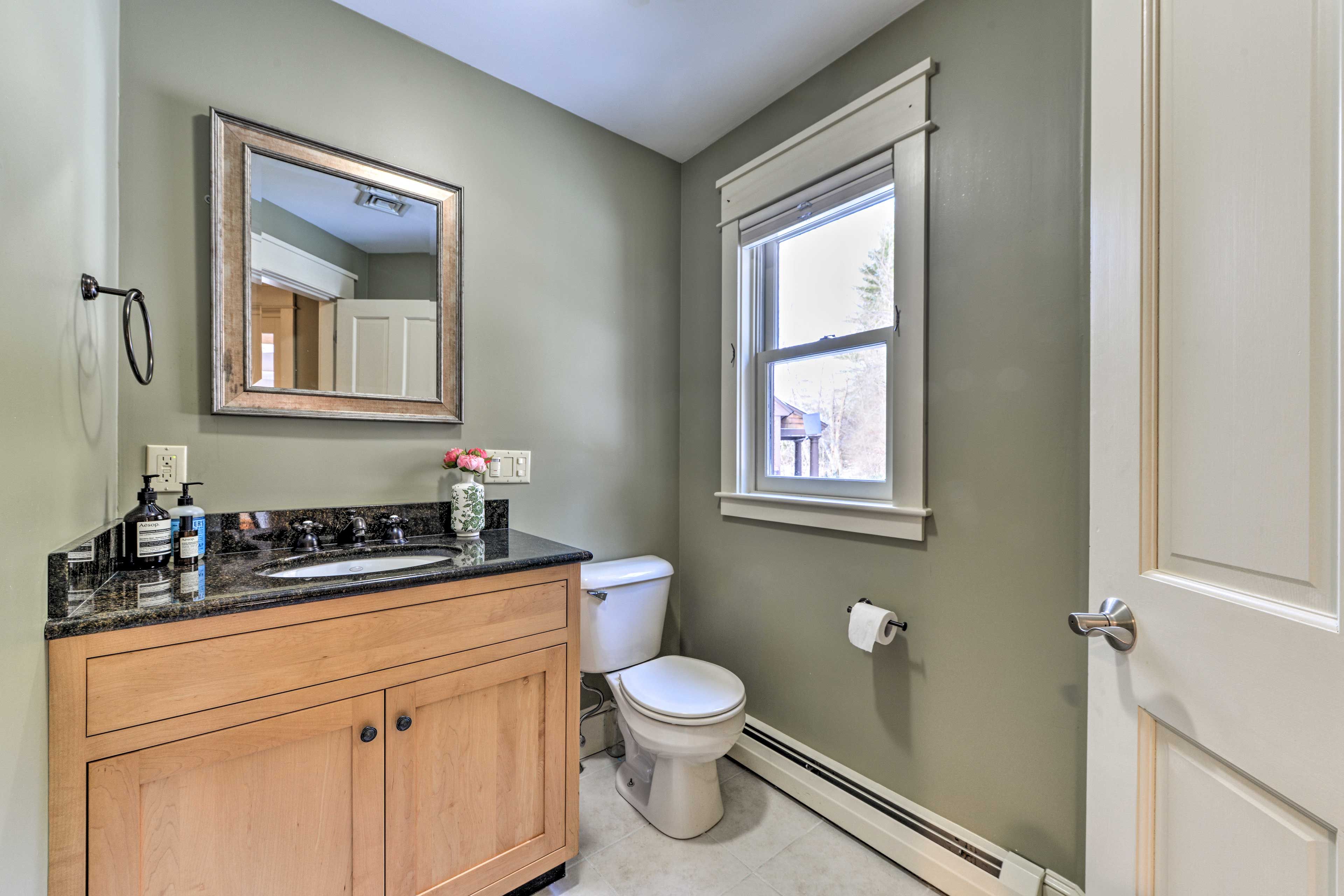 Half Bathroom | 1st Floor | Complimentary Toiletries
