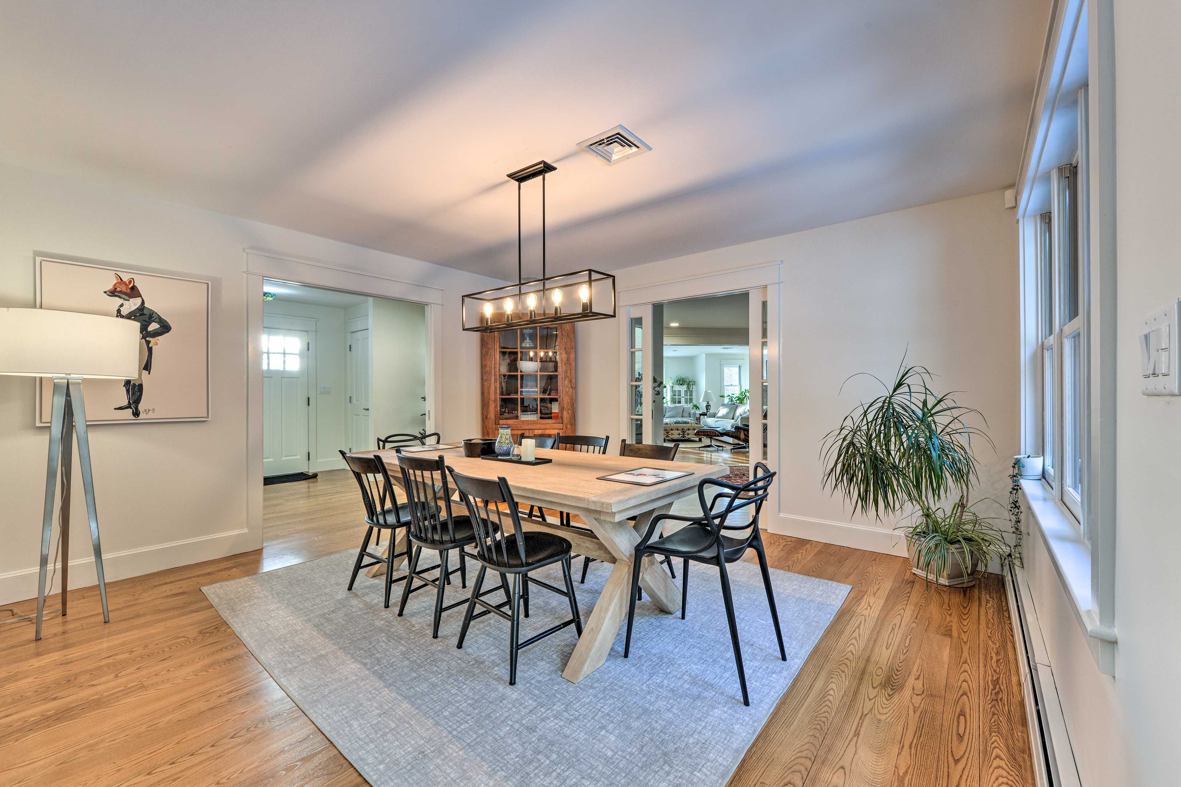Dining Area | Dining Table | Dishware/Flatware