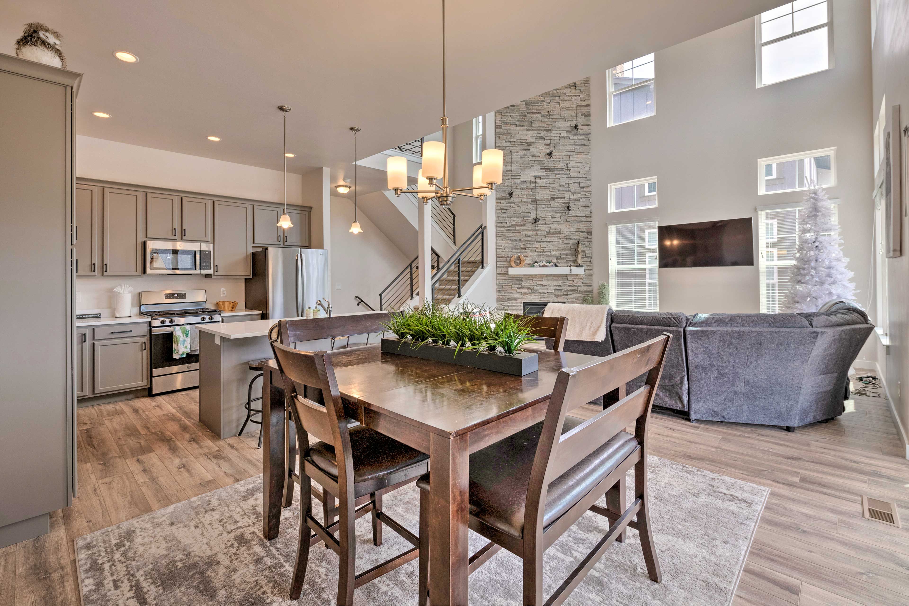 Dining Area | Dishware & Flatware