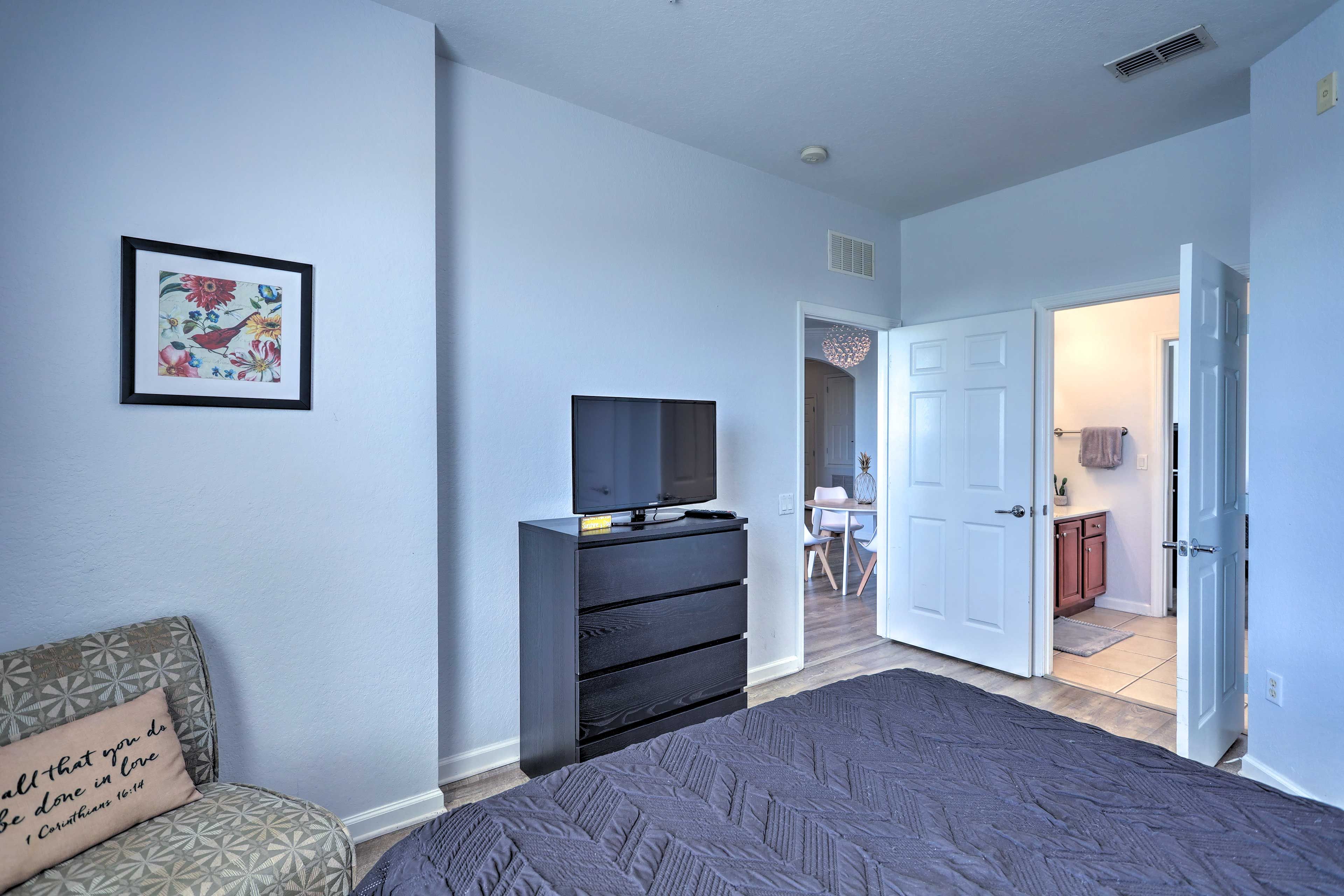 Bedroom 1 | Smart TV | Linens Provided