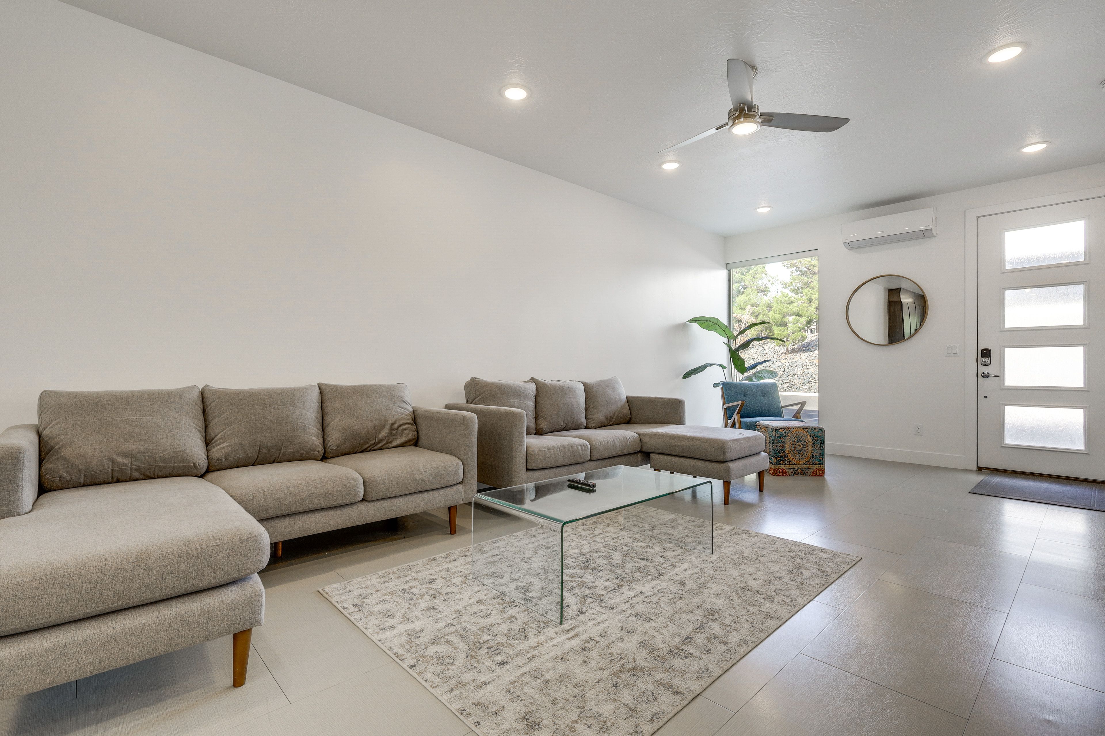 Living Room | Free WiFi | Smart TV | Central A/C
