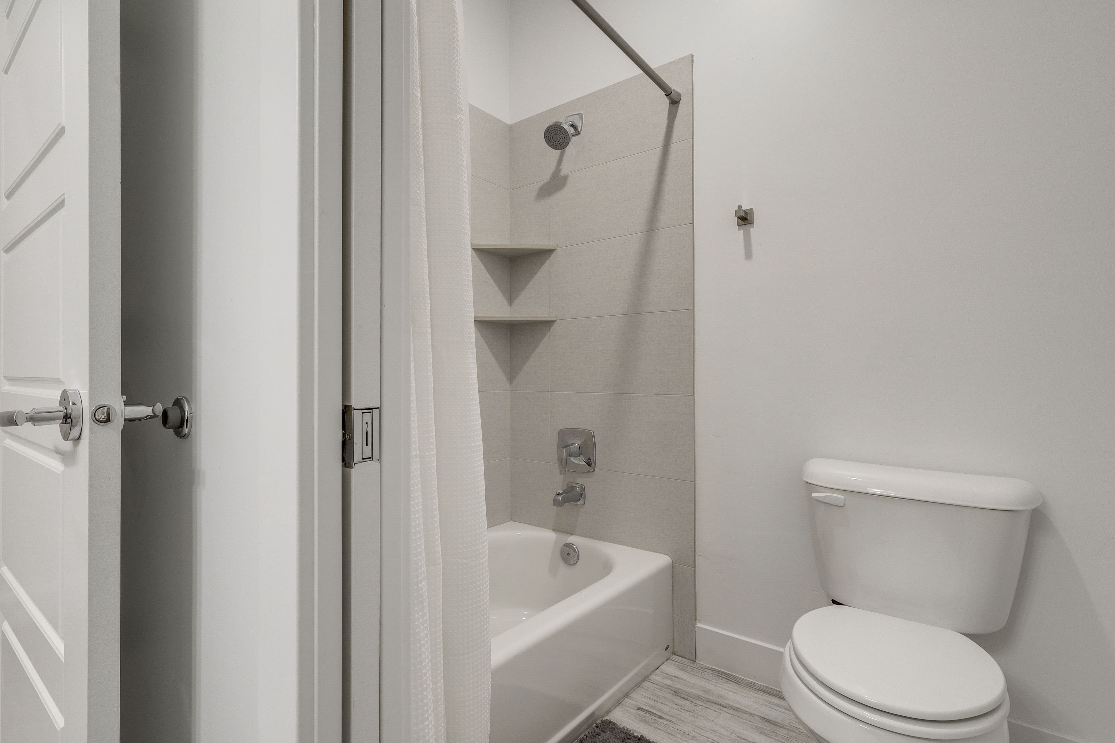 Full Bath | Washer & Dryer