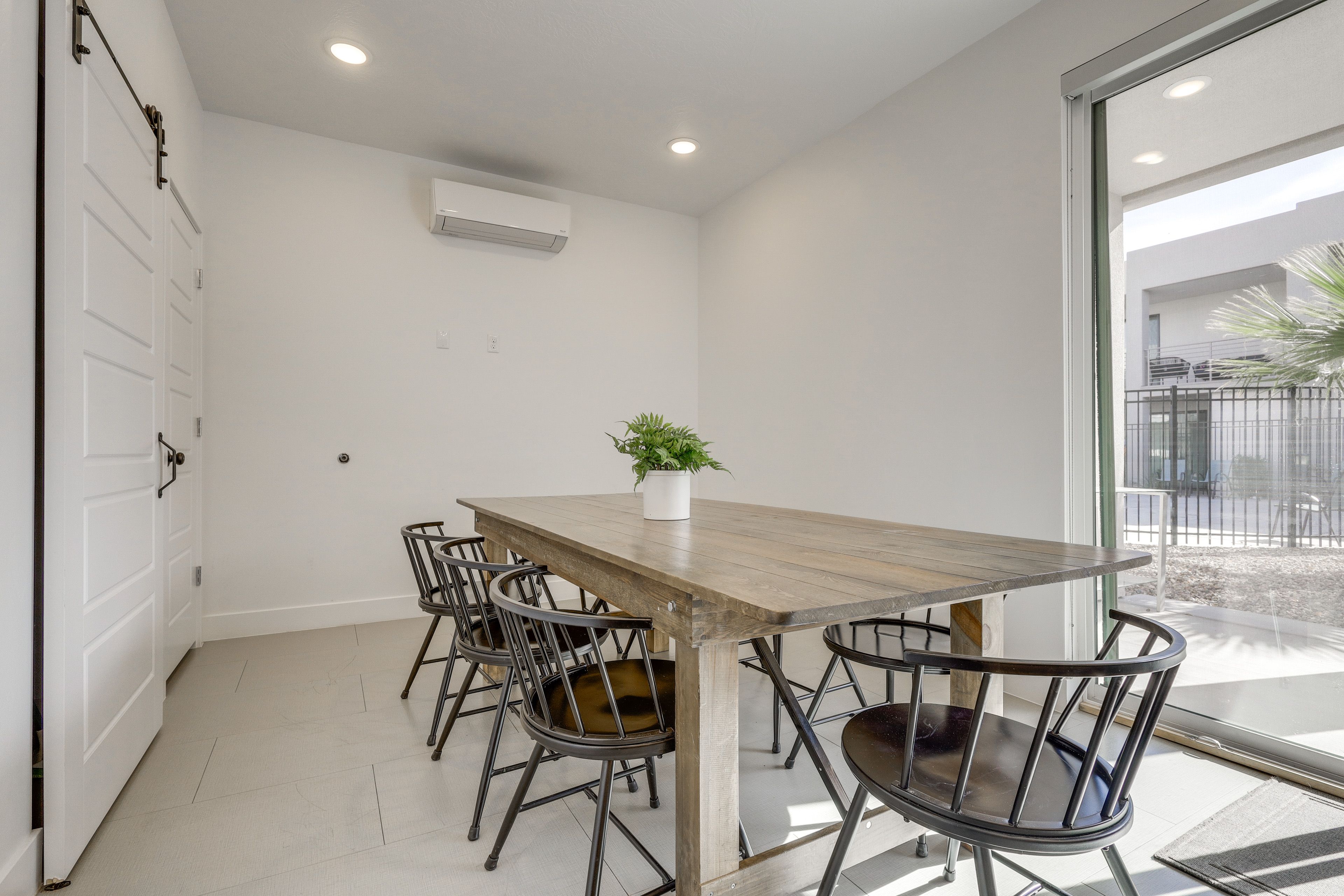 Dining Area | Dishware & Flatware