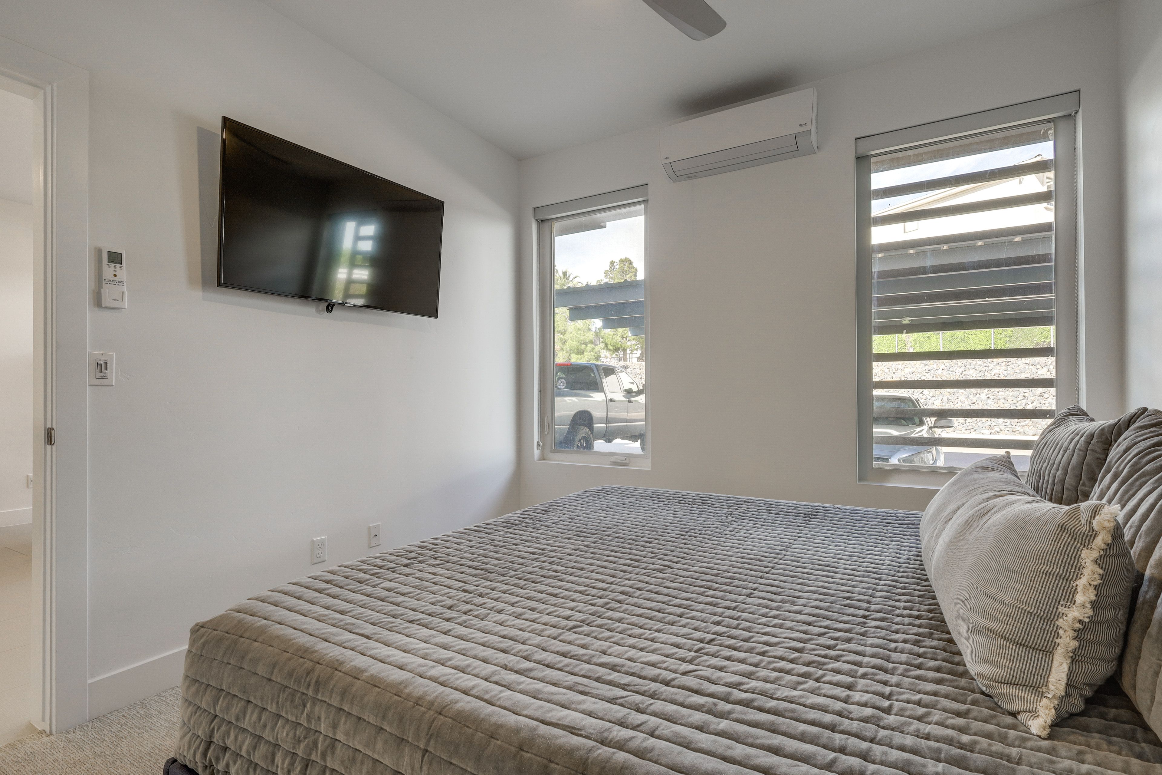 Bedroom 1 | King Bed | 1st Floor | Smart TV