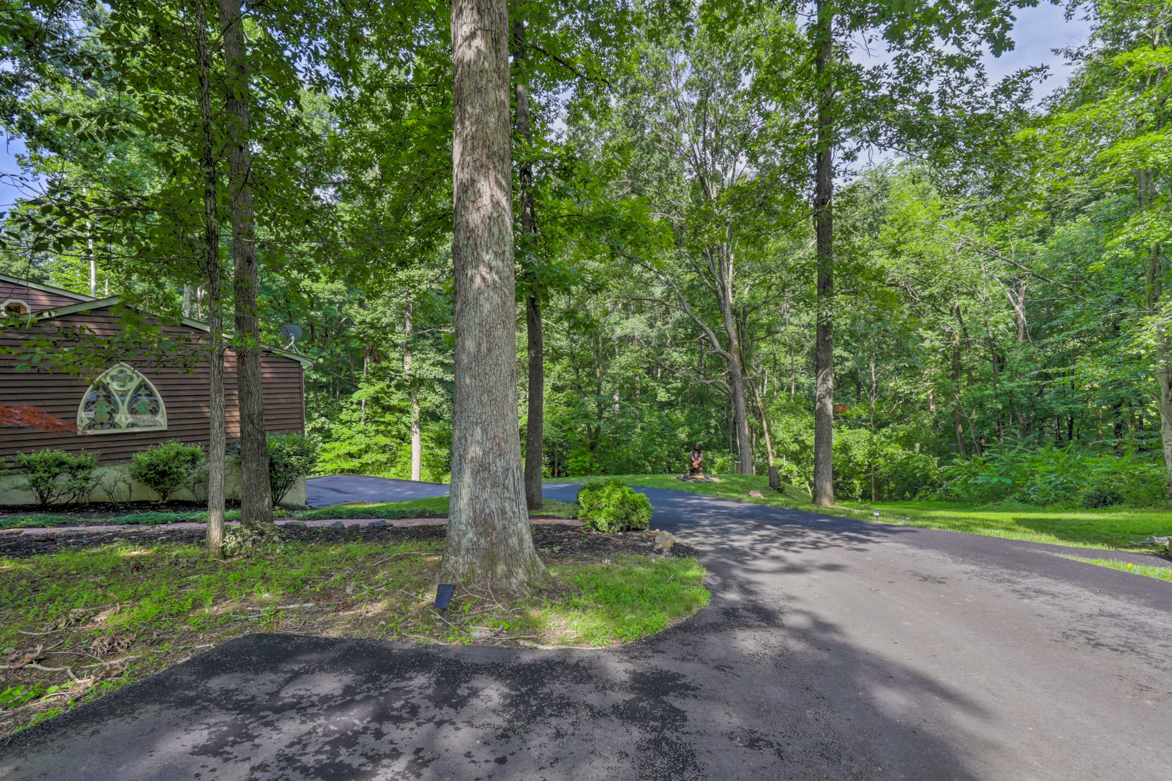 Parking | Driveway (5 Vehicles)