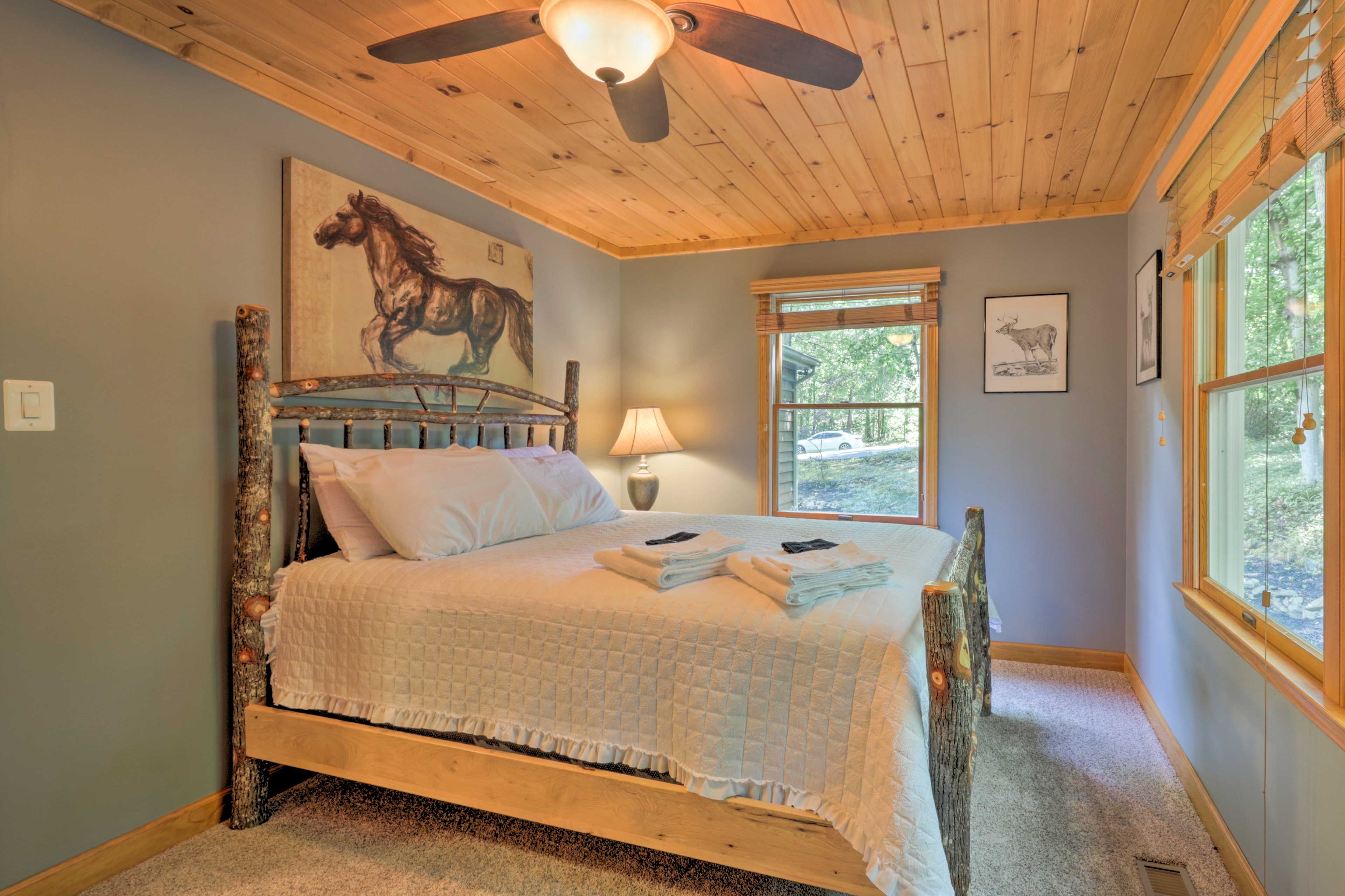 Bedroom 2 | Queen Bed
