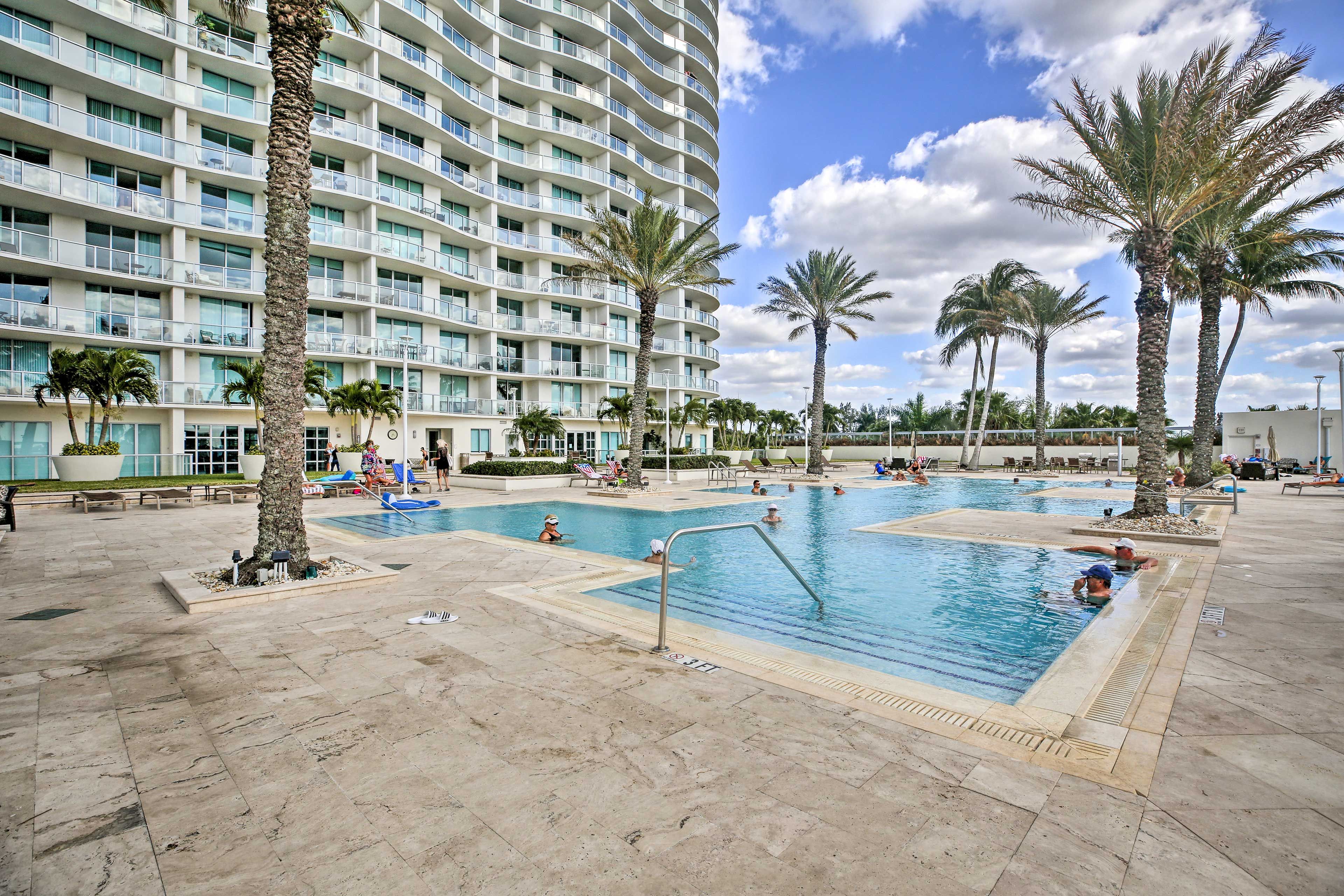 Oasis Condominiums | Community Amenities