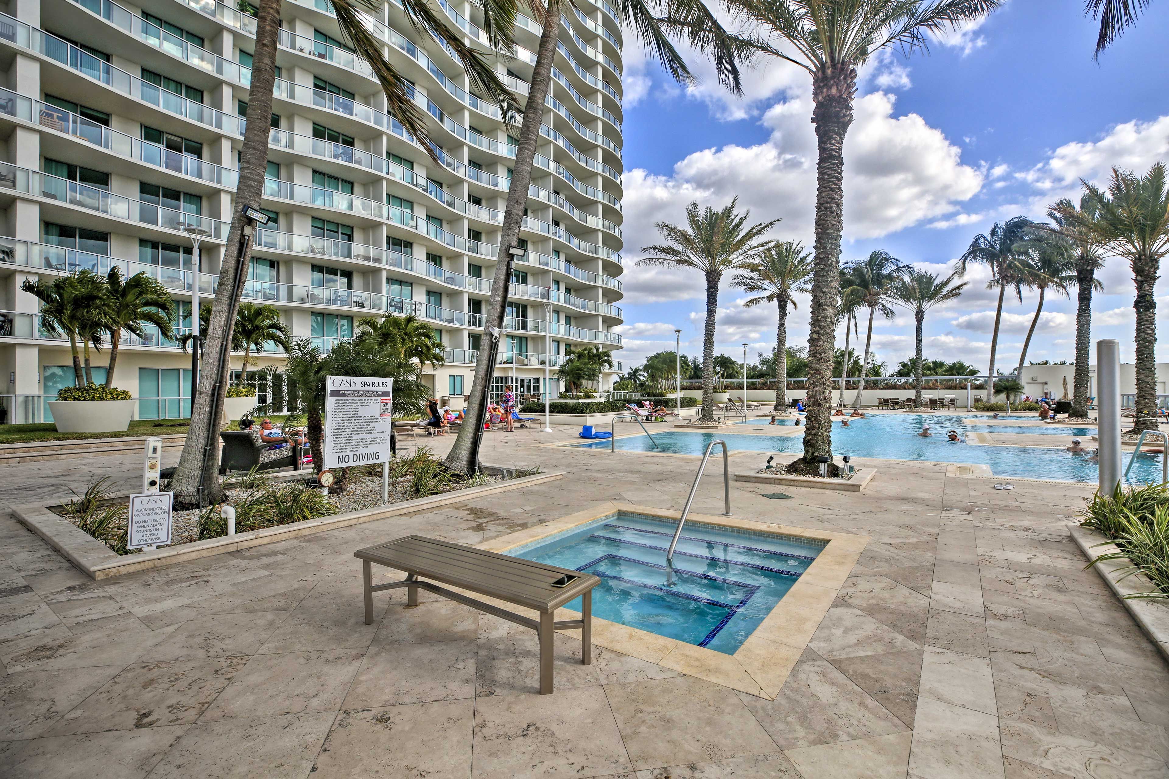 Oasis Condominiums | Community Amenities