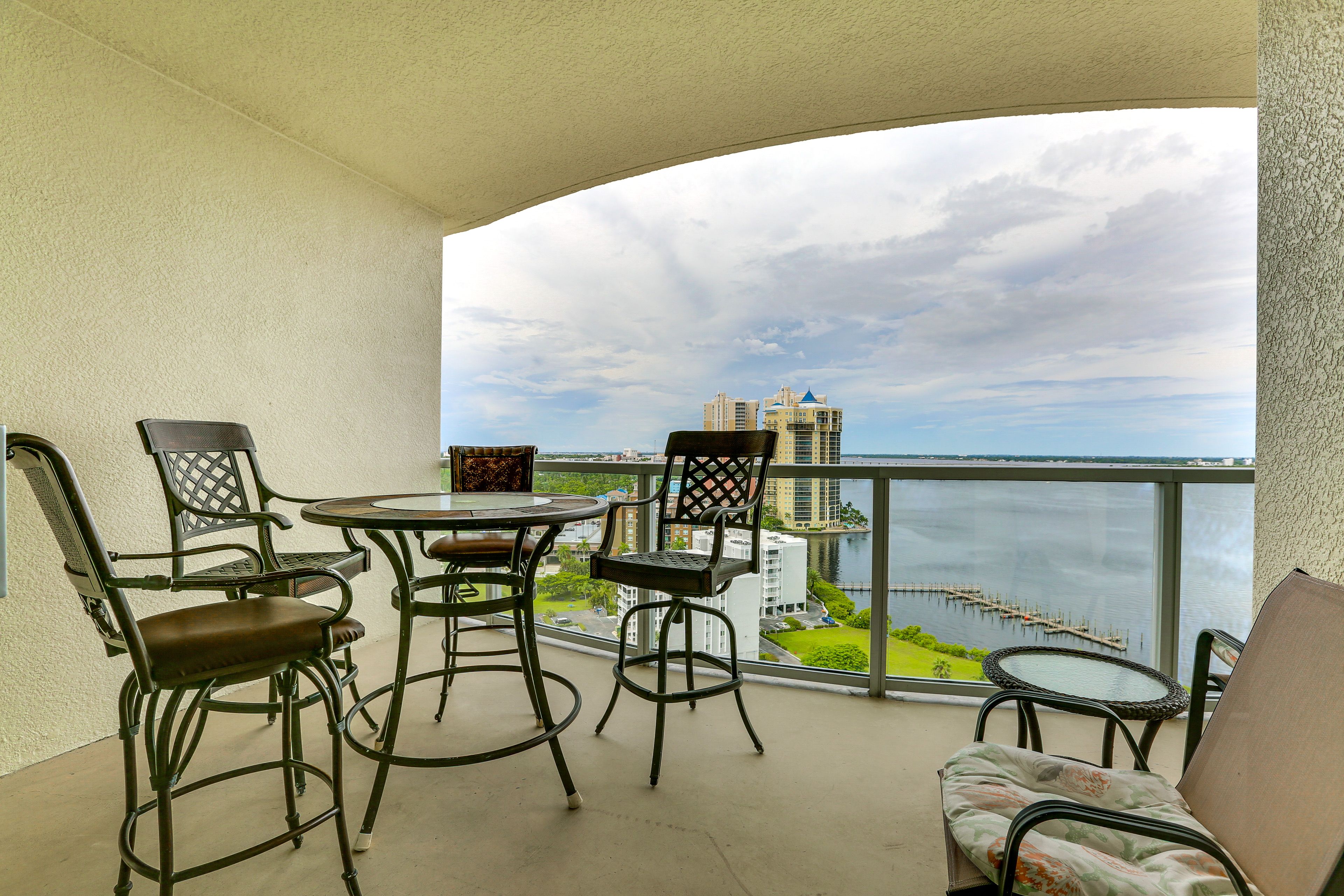 Balcony | River Views