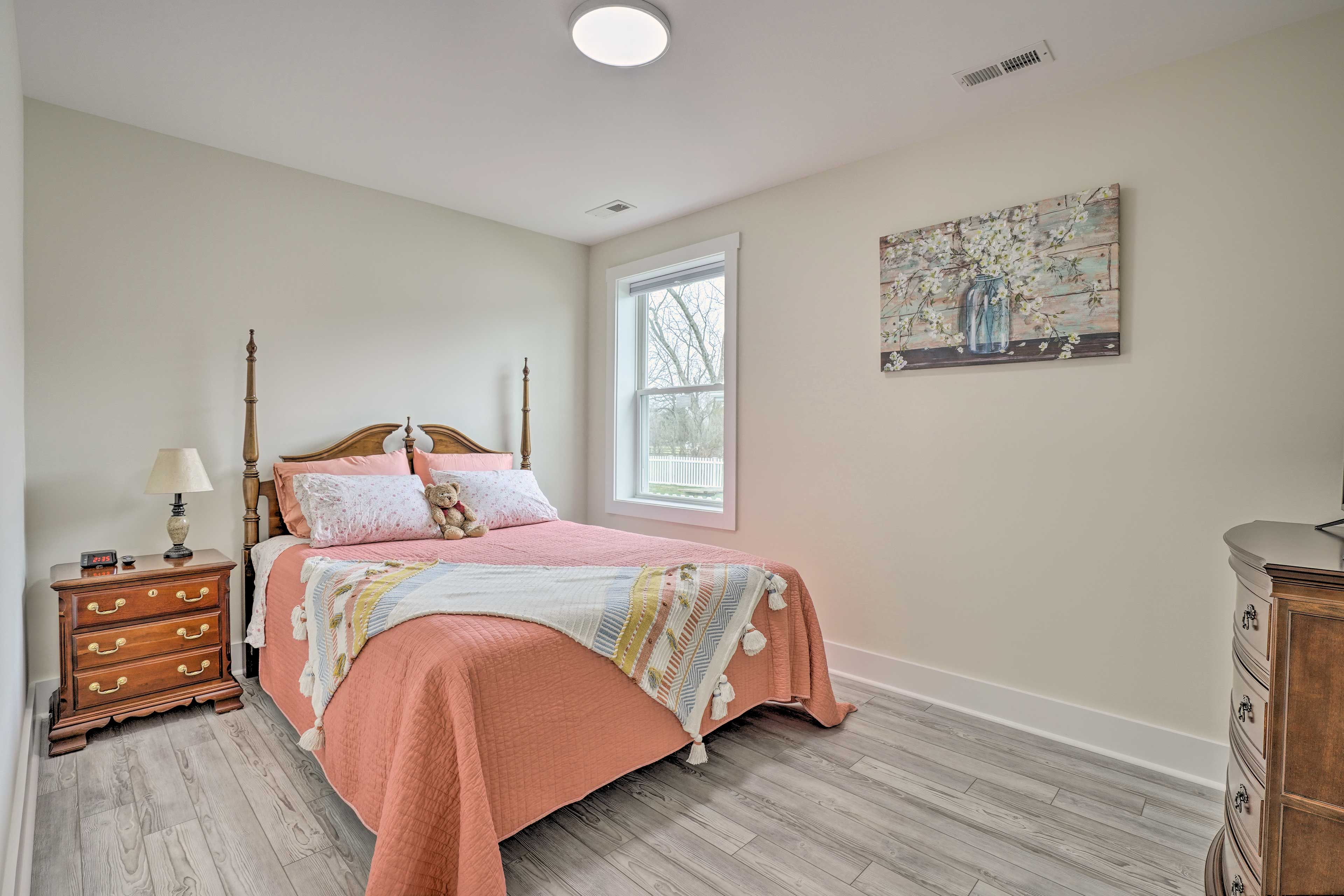 Bedroom 2 | Queen Bed
