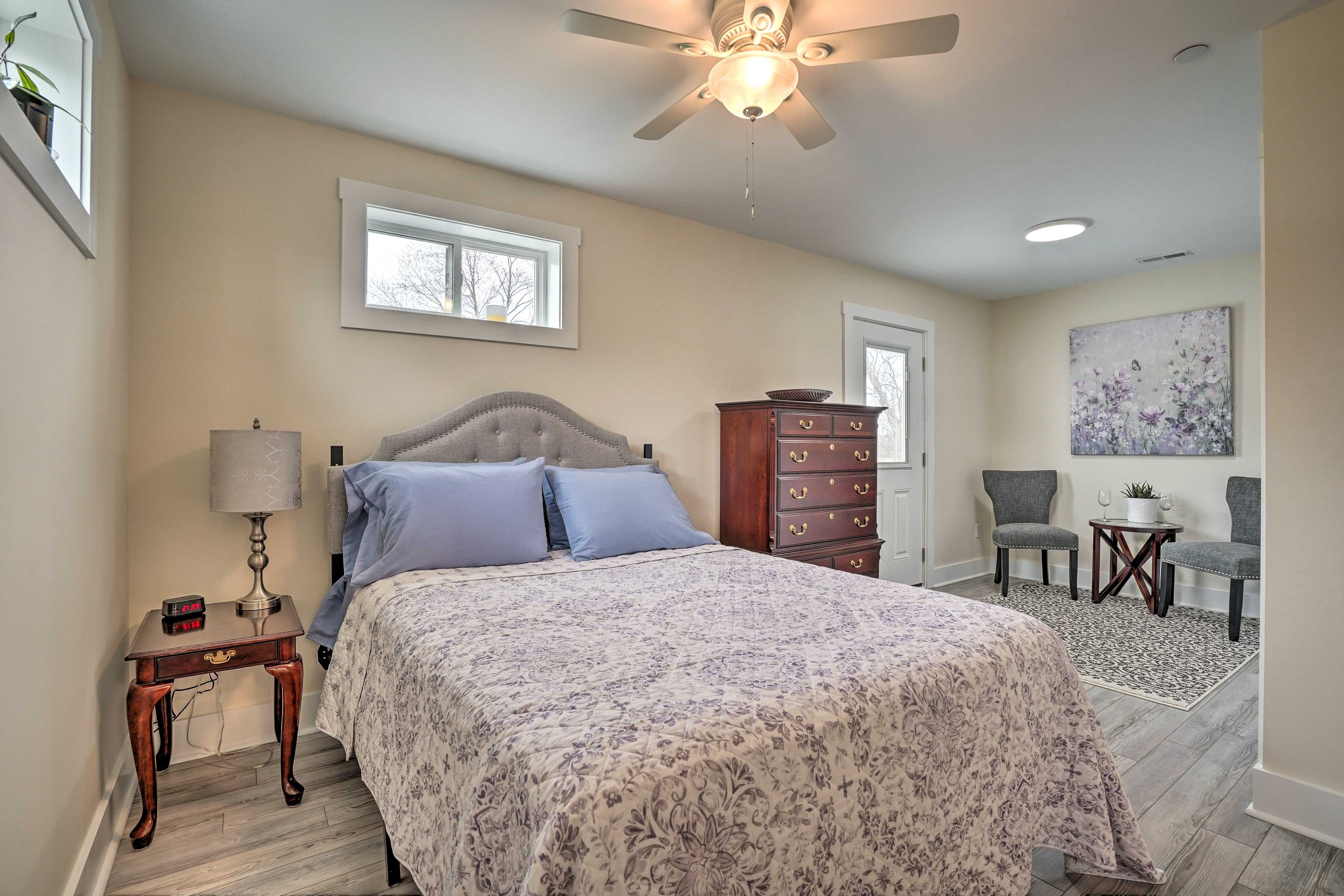 Bedroom 1 | Queen Bed | Main Floor | No Additional Stairs to Access