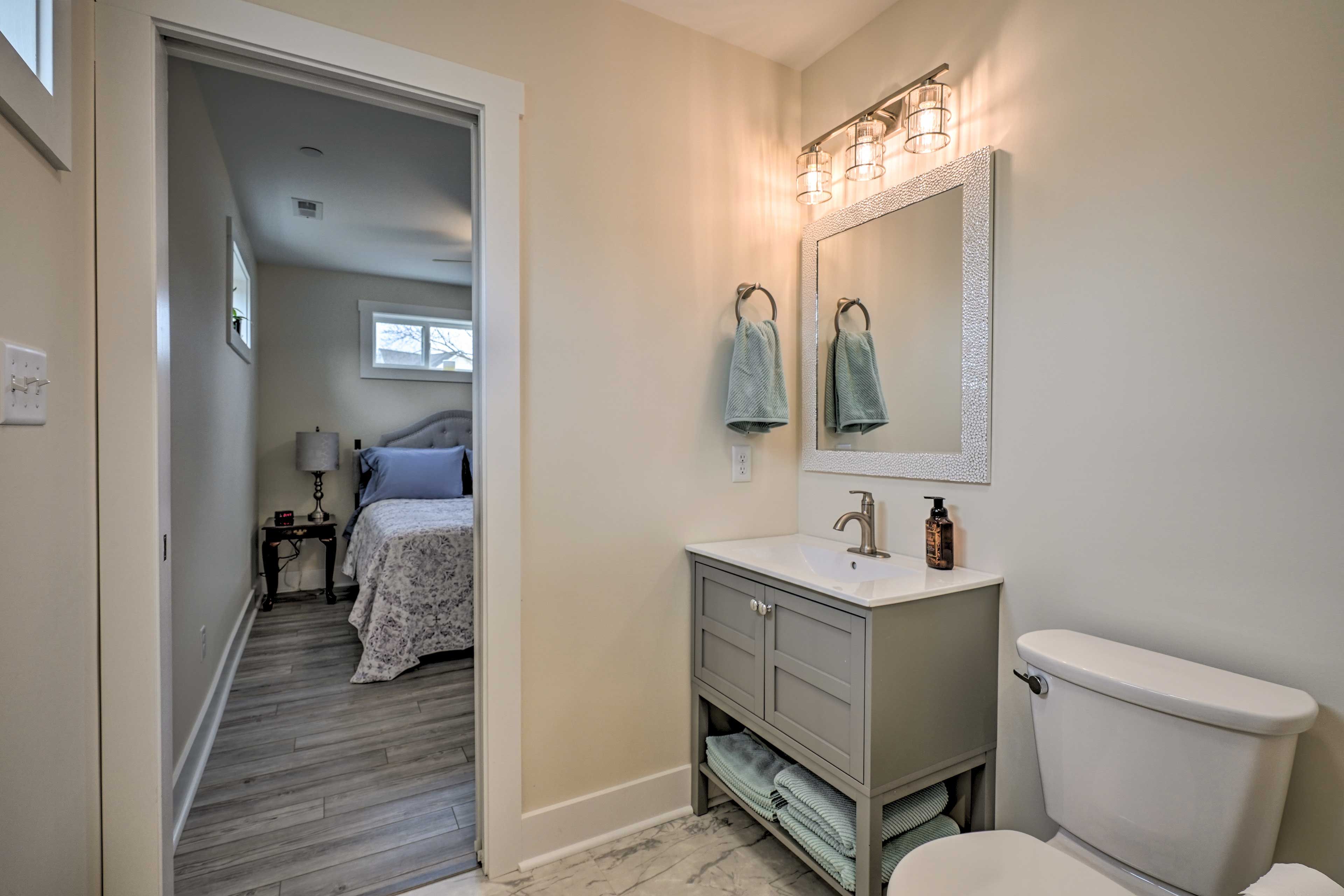 En-Suite Bathroom | Complimentary Toiletries | Hair Dryers | Towels Provided