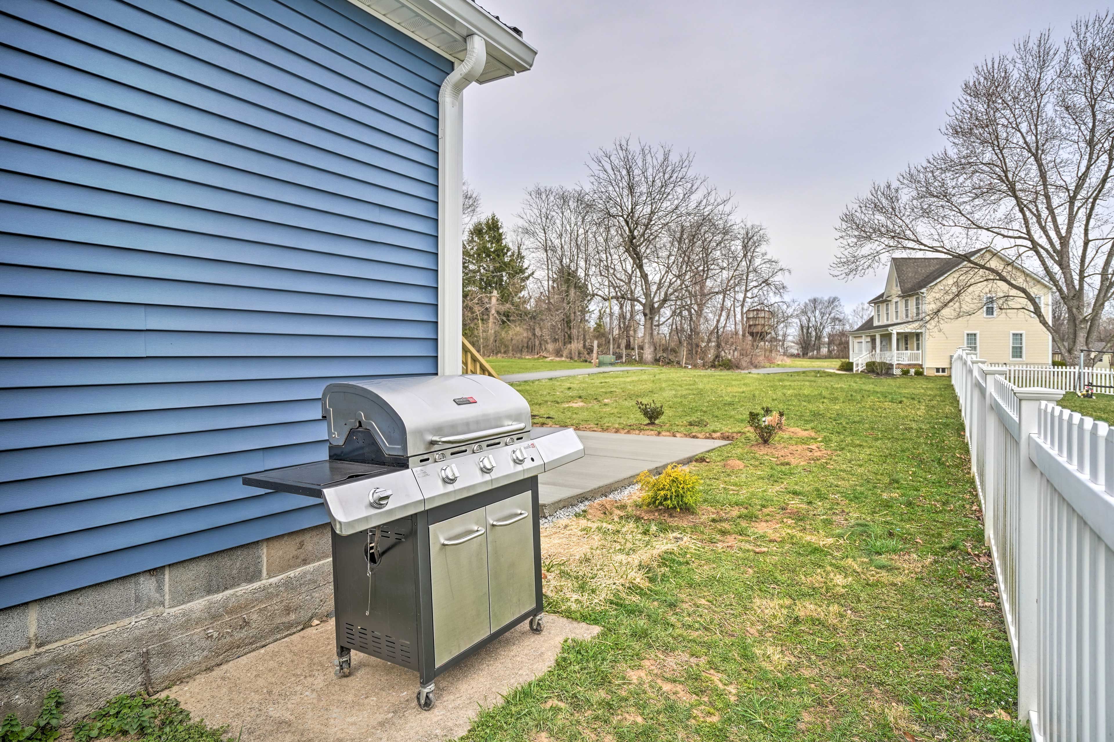 Patio | Gas Grill | Fire Pit (Wood Provided)