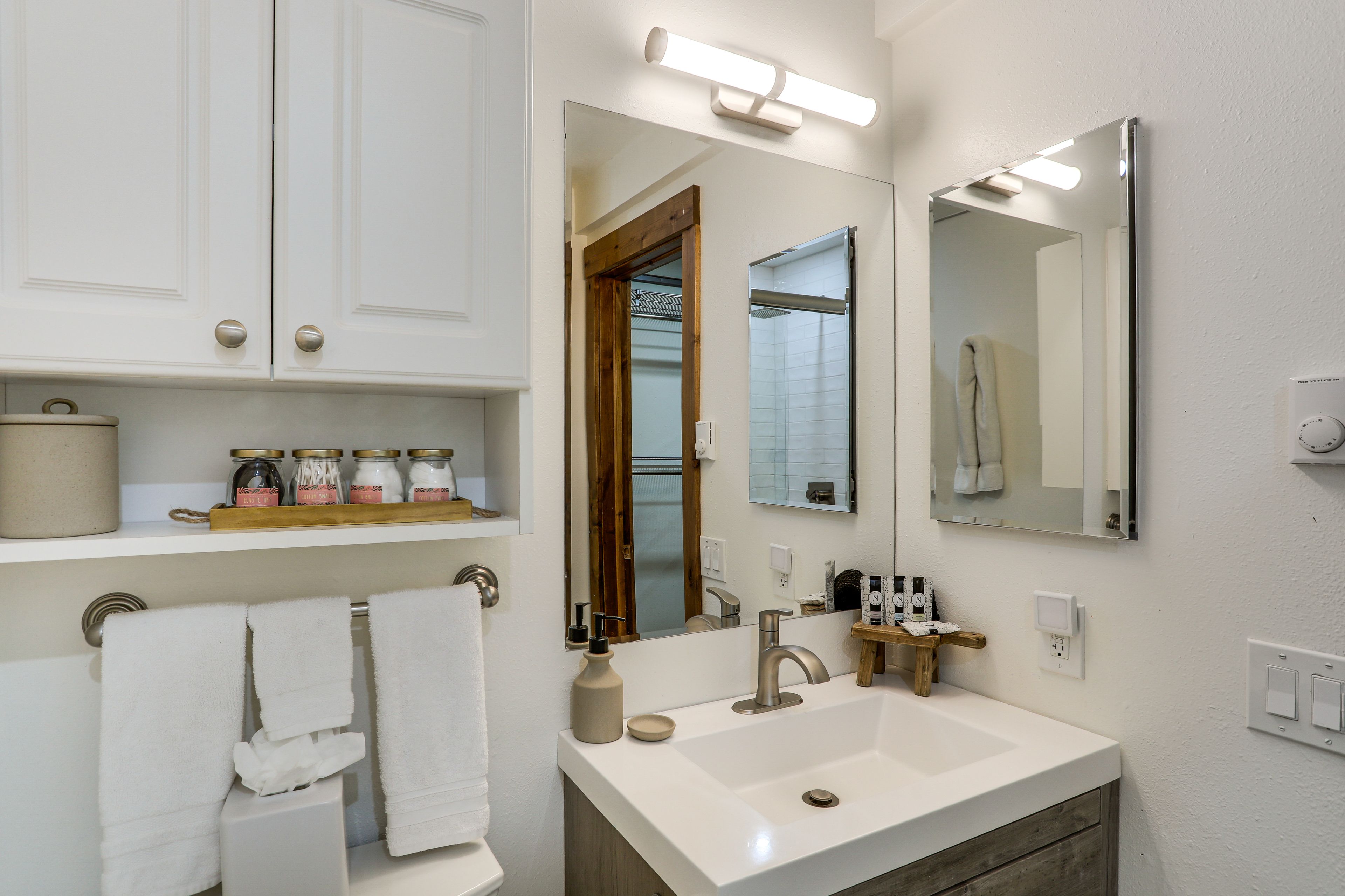 Full Bathroom | Towels Provided | Hair Dryer