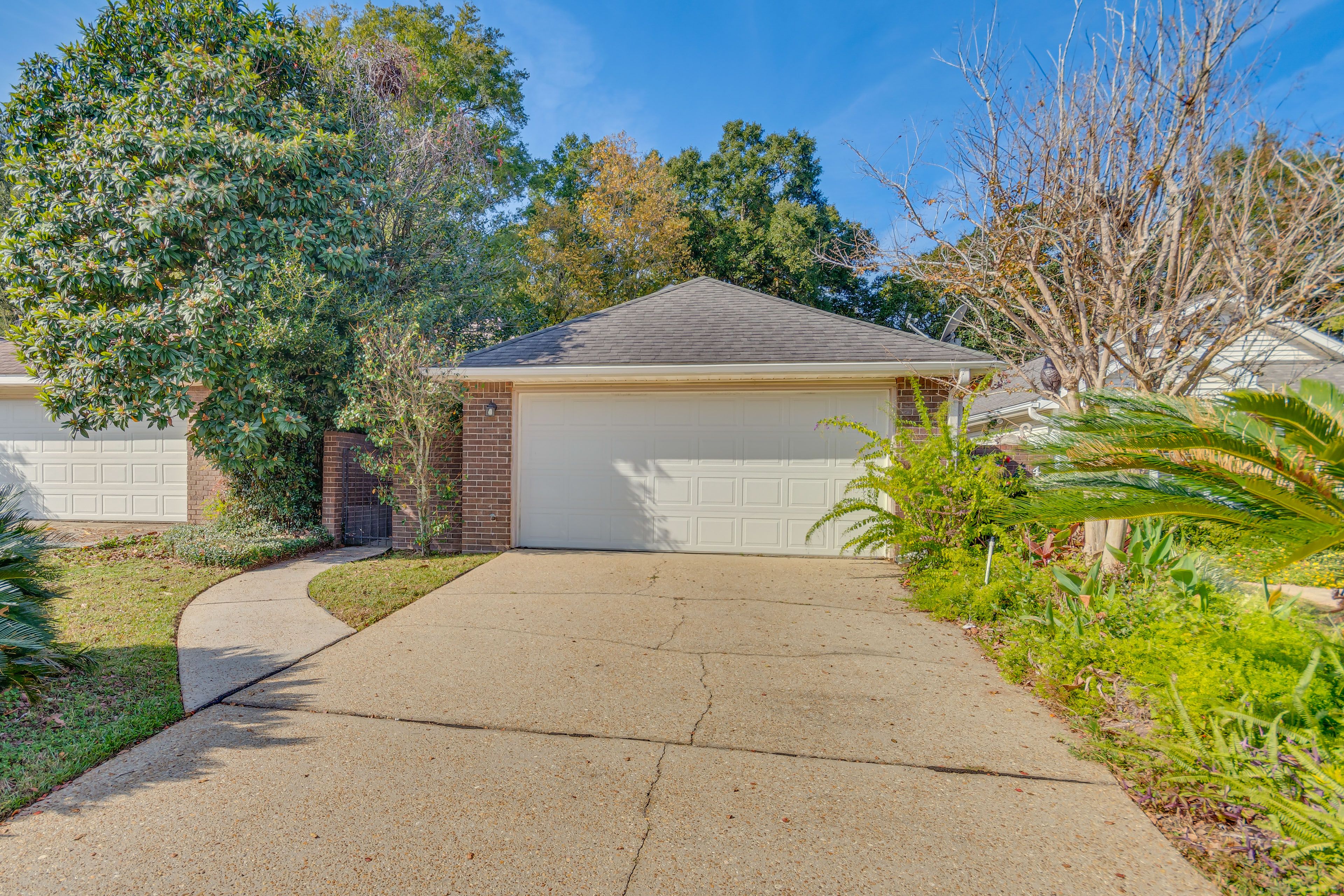 Parking | Garage (2 Vehicles) | Driveway (2 Vehicles)