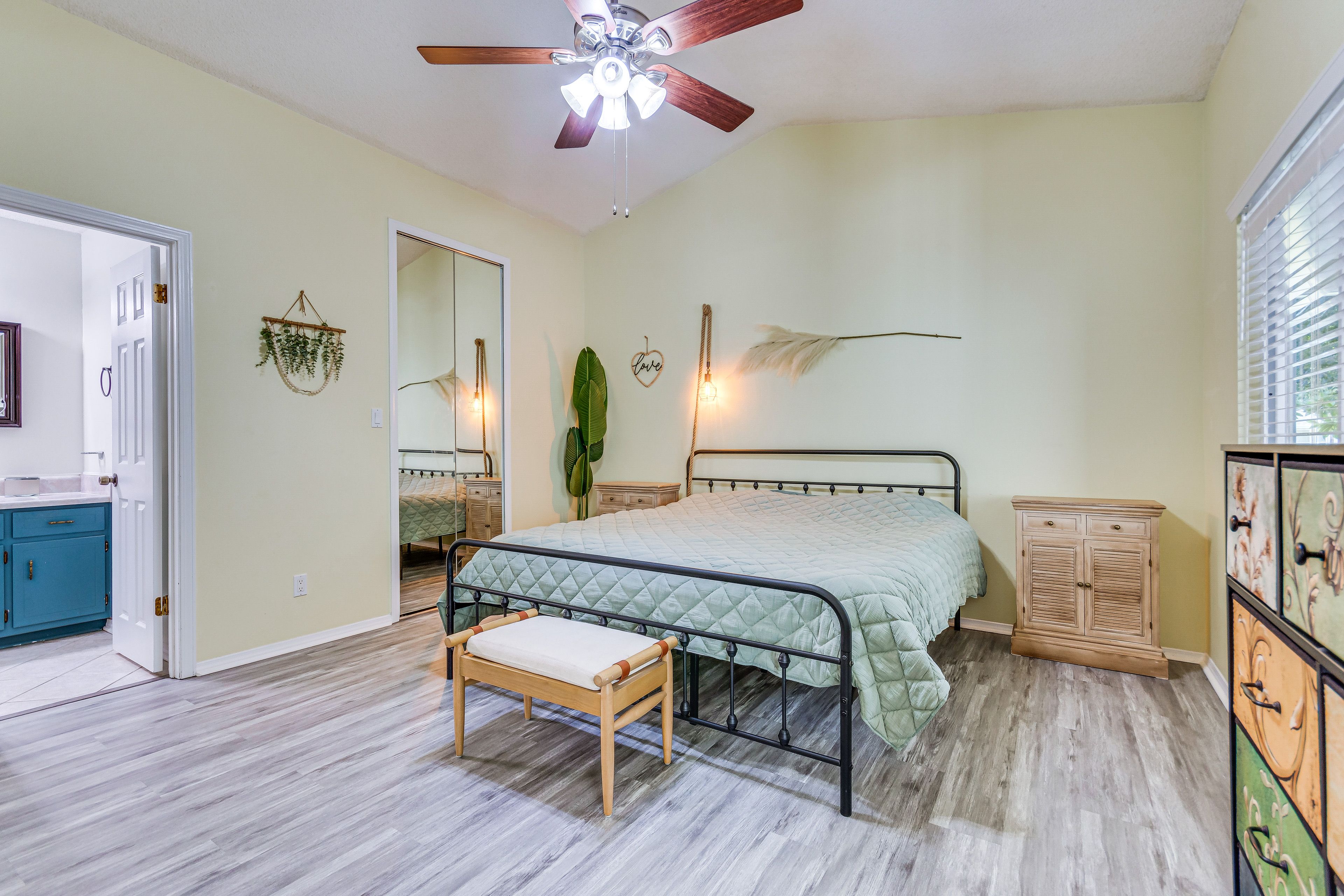 Bedroom 1 | King Bed | Smart TV | Linens Provided