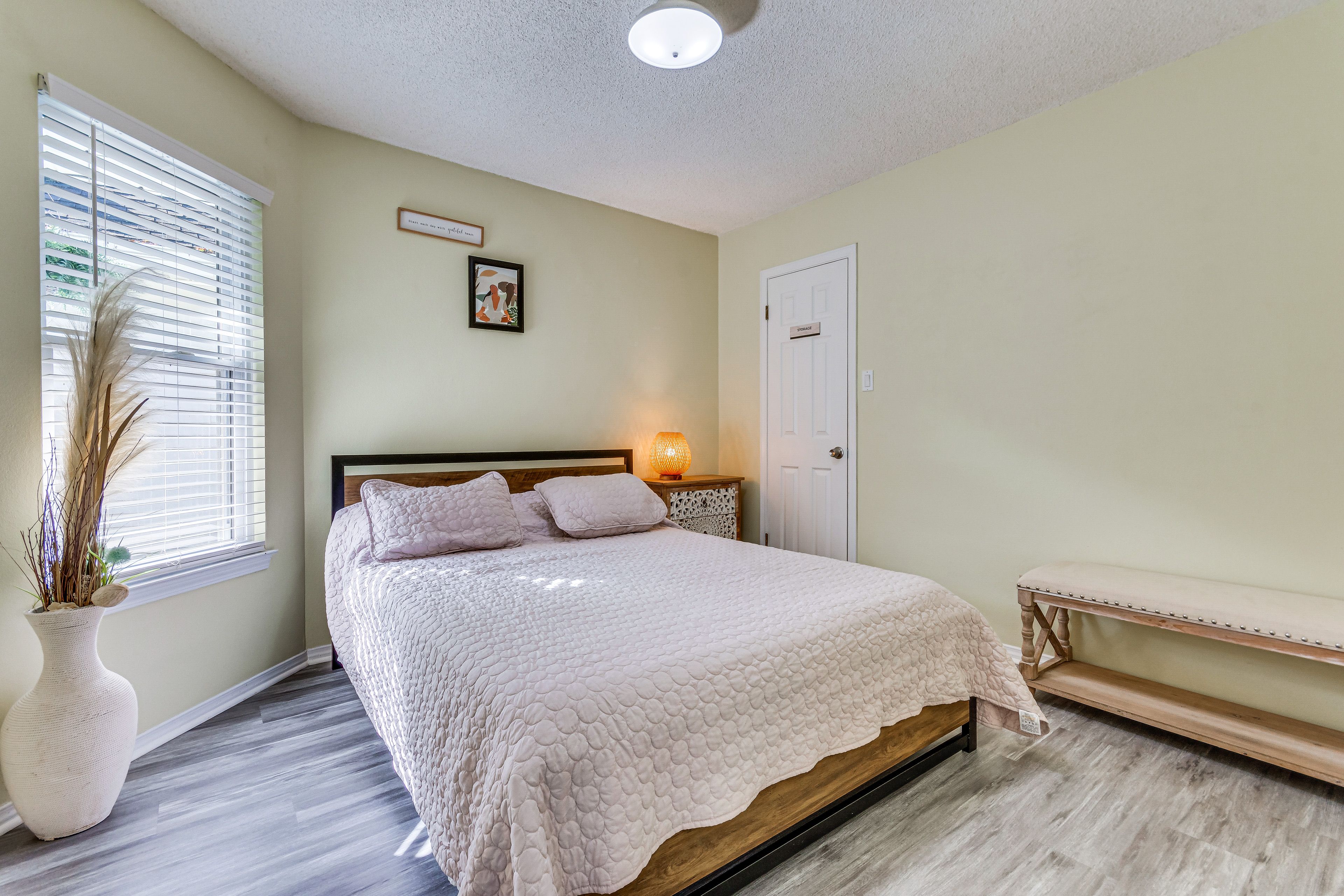 Bedroom 2 | Queen Bed