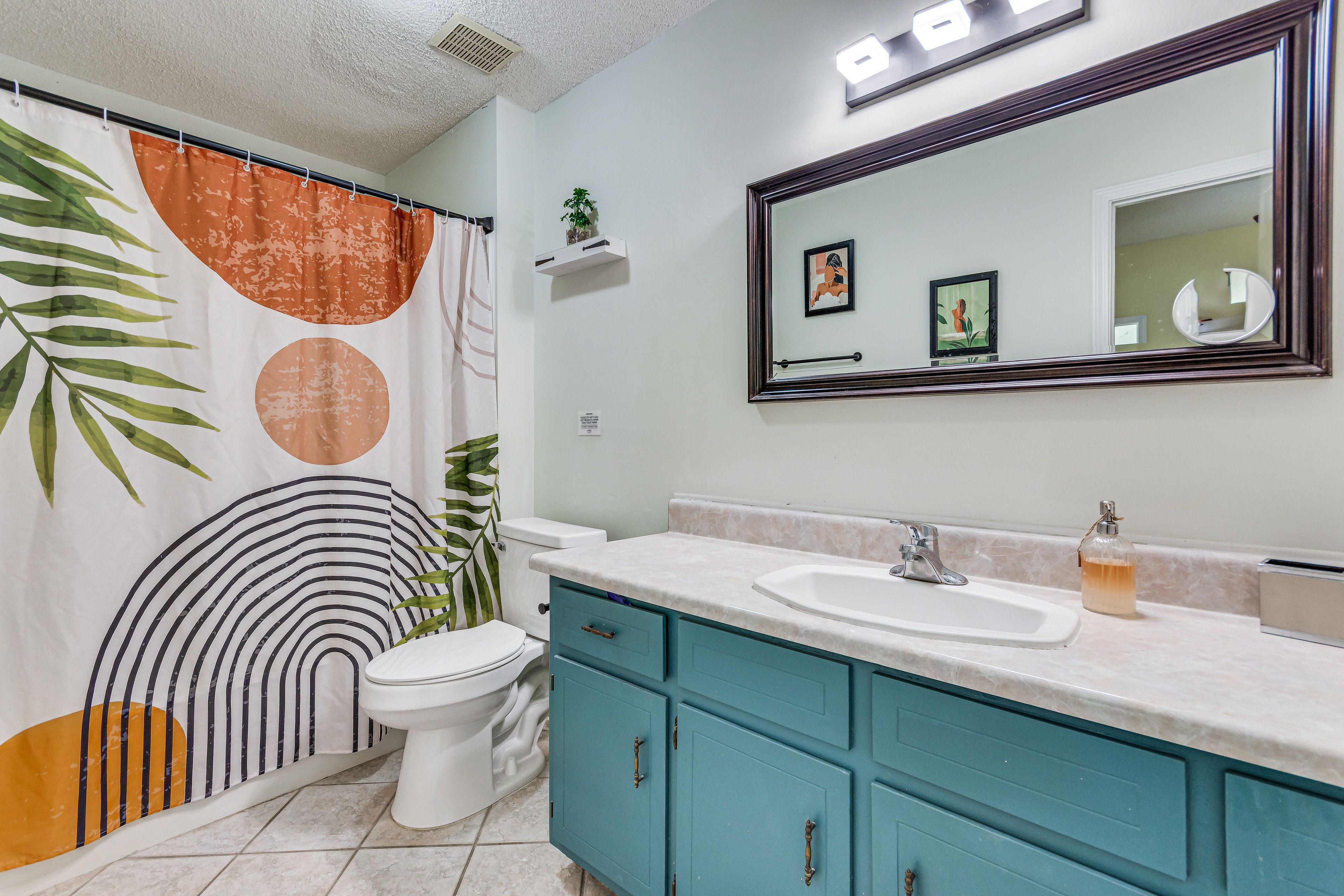 En-Suite Bathroom | Towels Provided