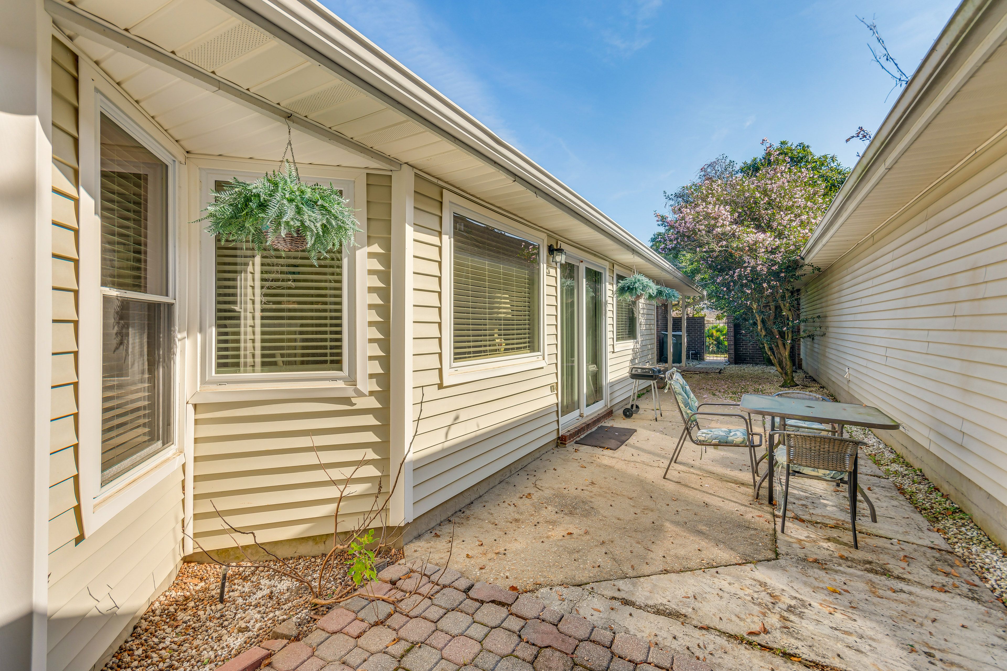 Private Patio | Self Check-In | 9 Mi to Downtown