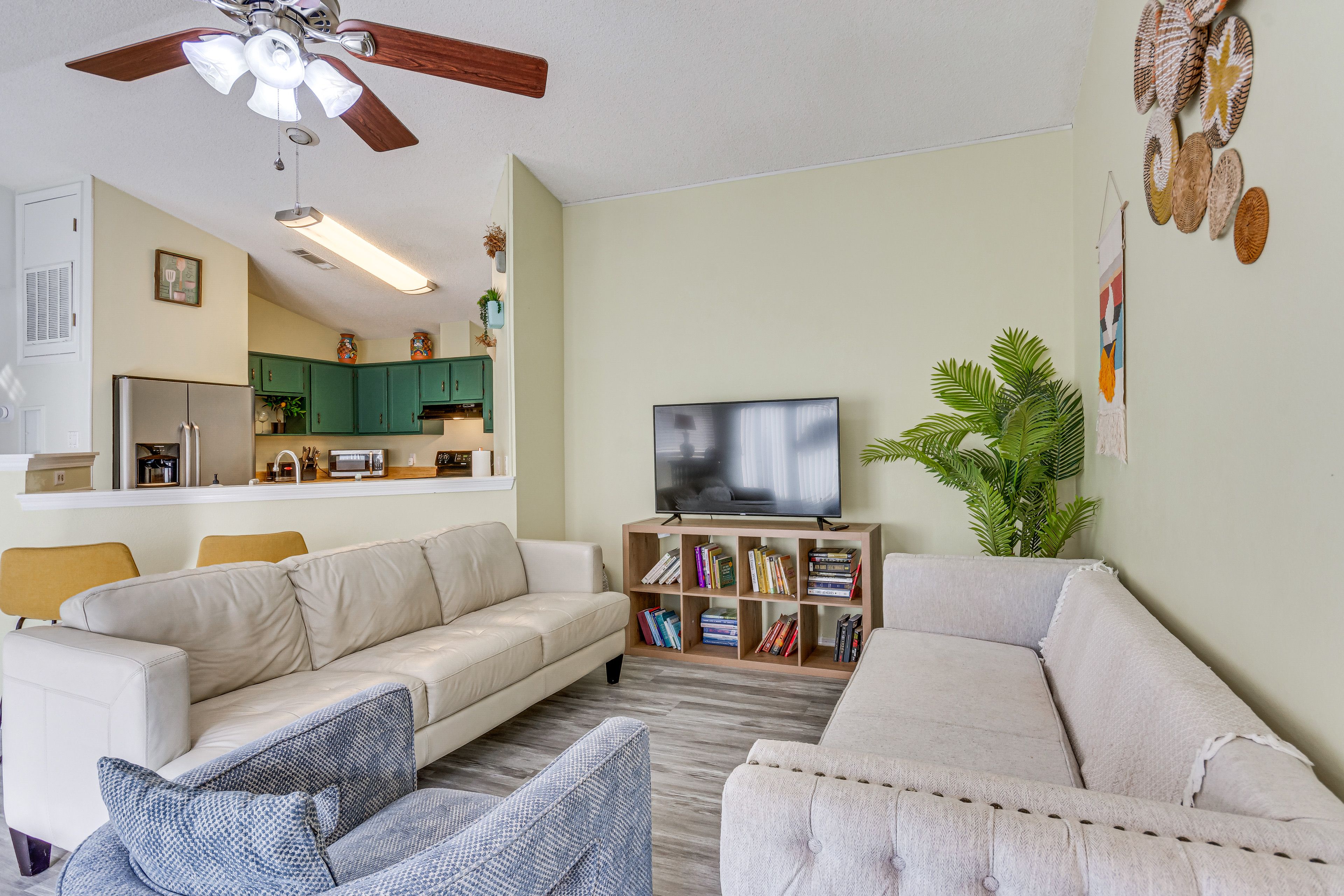 Pensacola Vacation Rental | 3BR | 2BA | 1,350 Sq Ft | 2 Steps Required