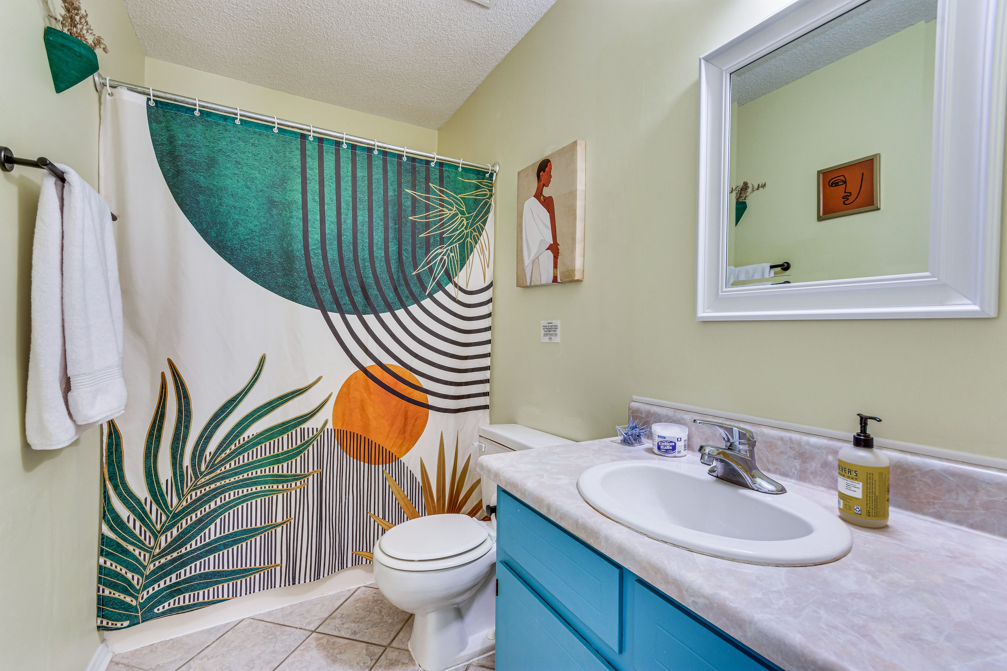 Full Bathroom | Complimentary Toiletries | Hair Dryer